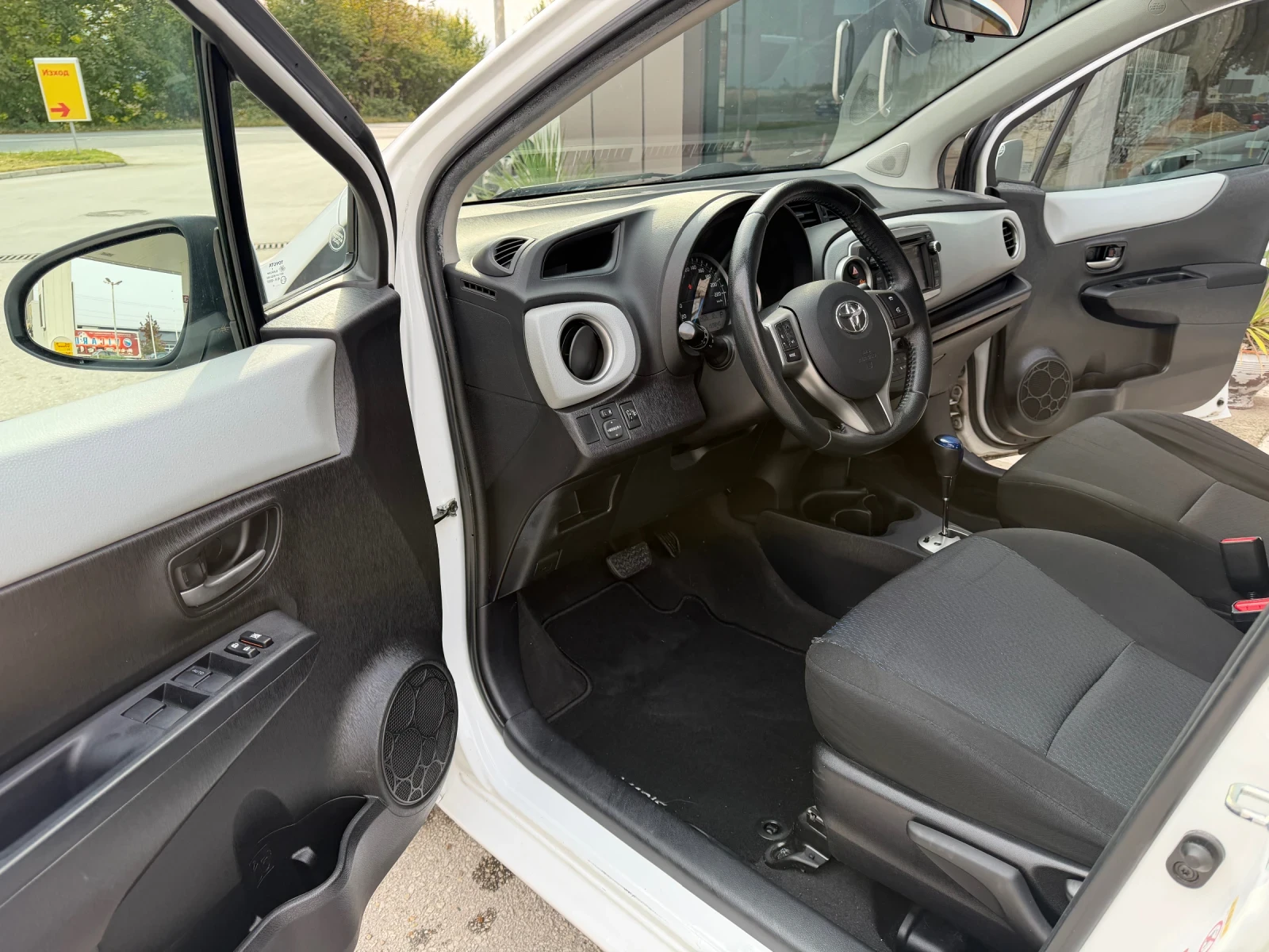 Toyota Yaris 1.5 HYBRID-AUTOMAT-CAMERA-75к.с - изображение 9