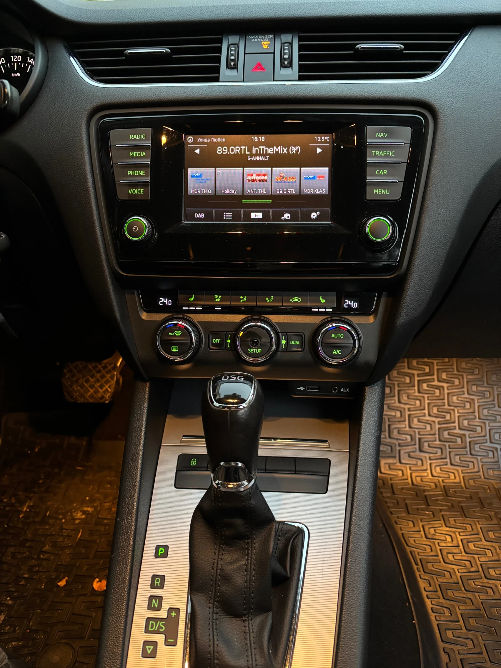 Skoda Octavia 1.6TDI DSG Navi  | Mobile.bg   10