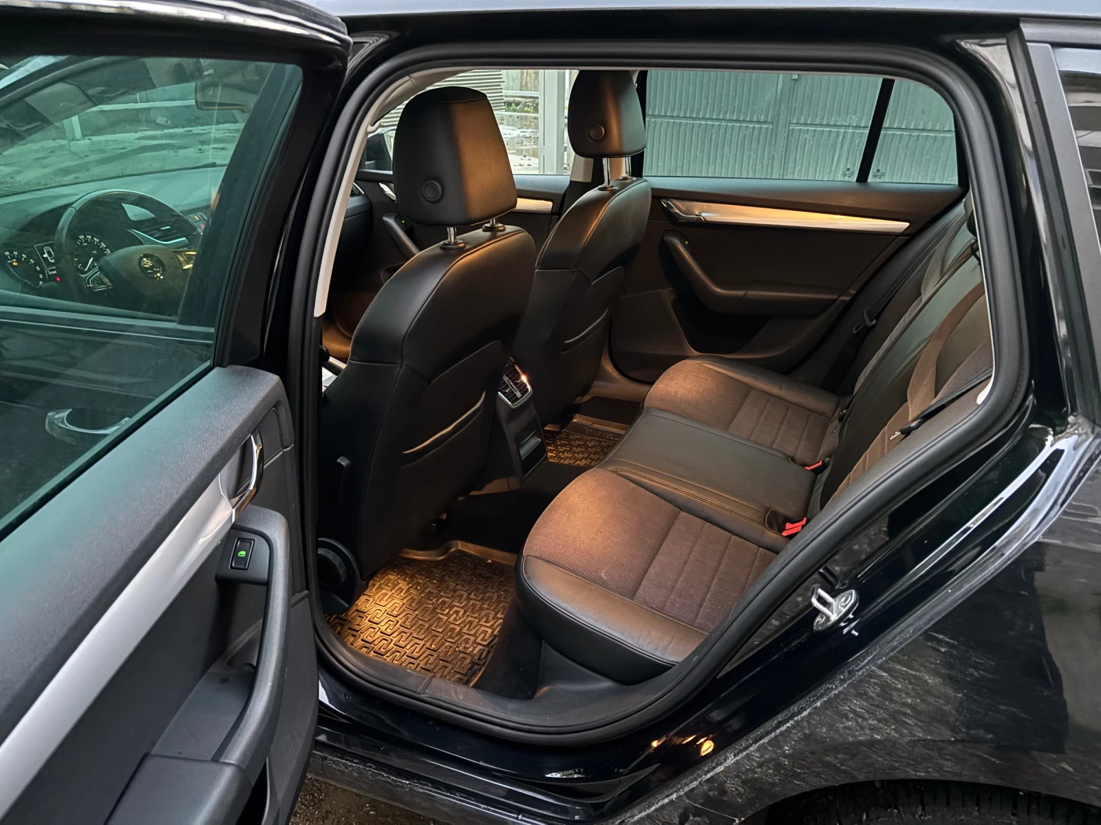 Skoda Octavia 1.6TDI DSG Navi  | Mobile.bg   17