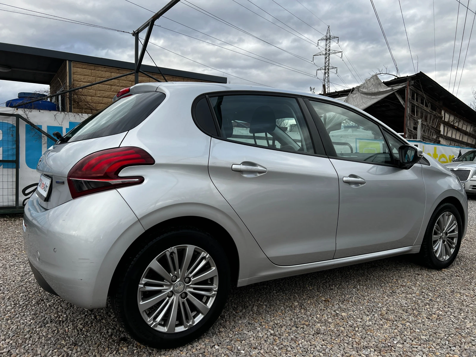 Peugeot 208 1.2i ГАЗ/EURO-6B/ПАРКТРОНИК/TOUCH SCREEN - изображение 4