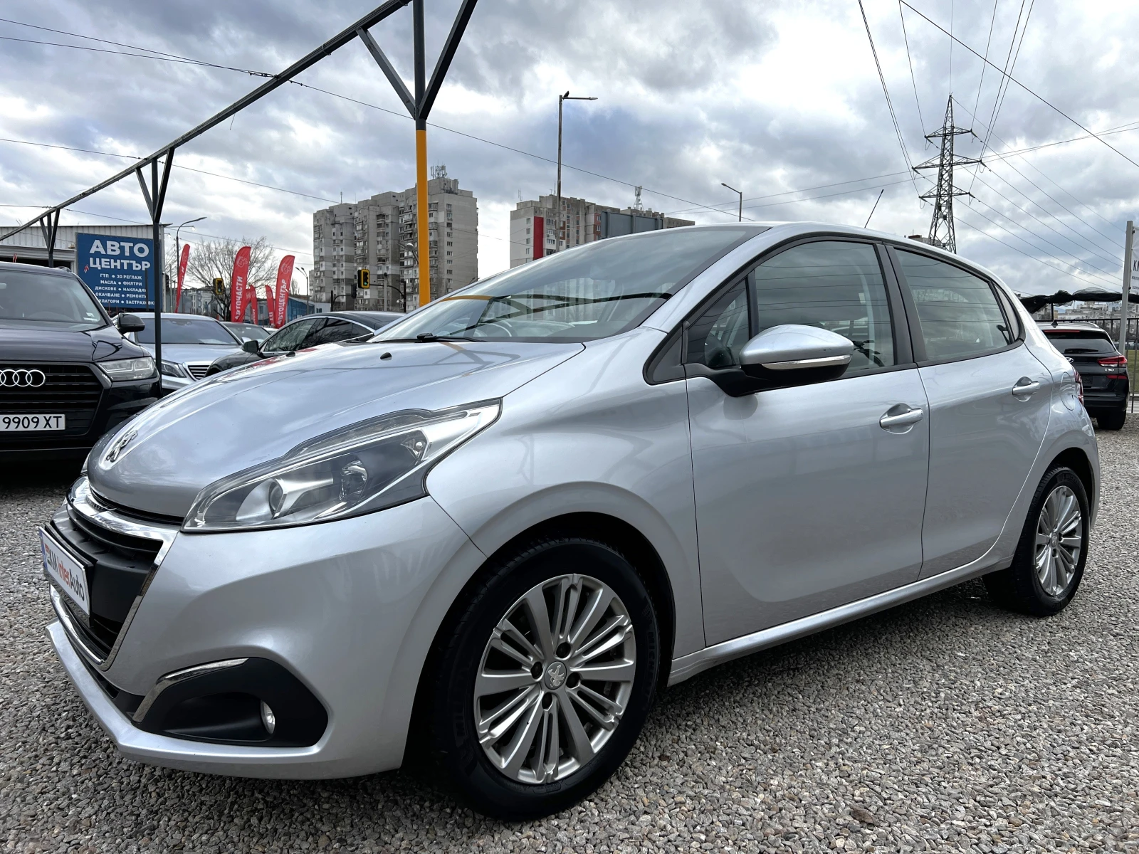 Peugeot 208 1.2i ГАЗ/EURO-6B/ПАРКТРОНИК/TOUCH SCREEN