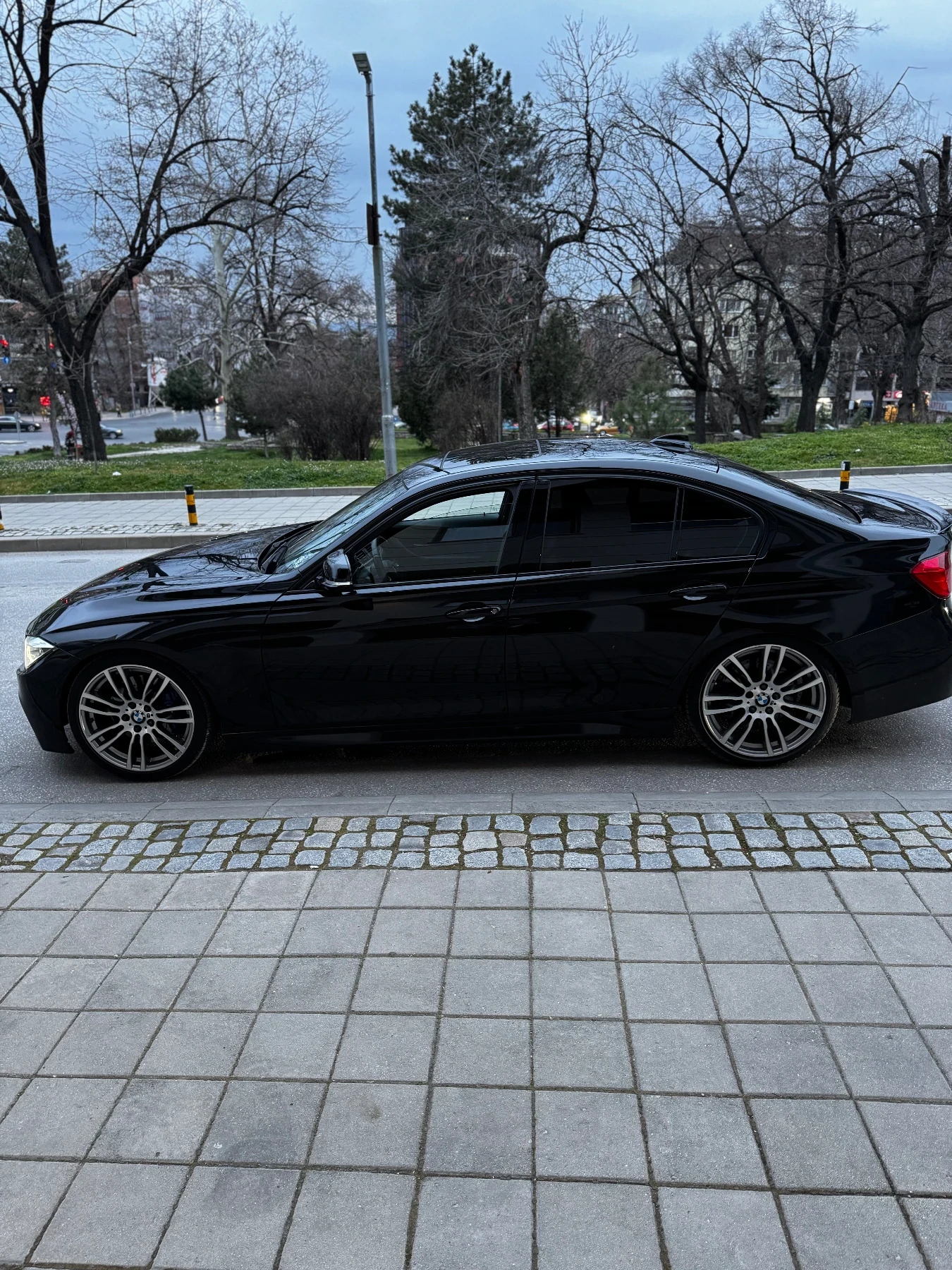 BMW 335 Ръчка задно , снимка 4 - Автомобили и джипове - 53951575