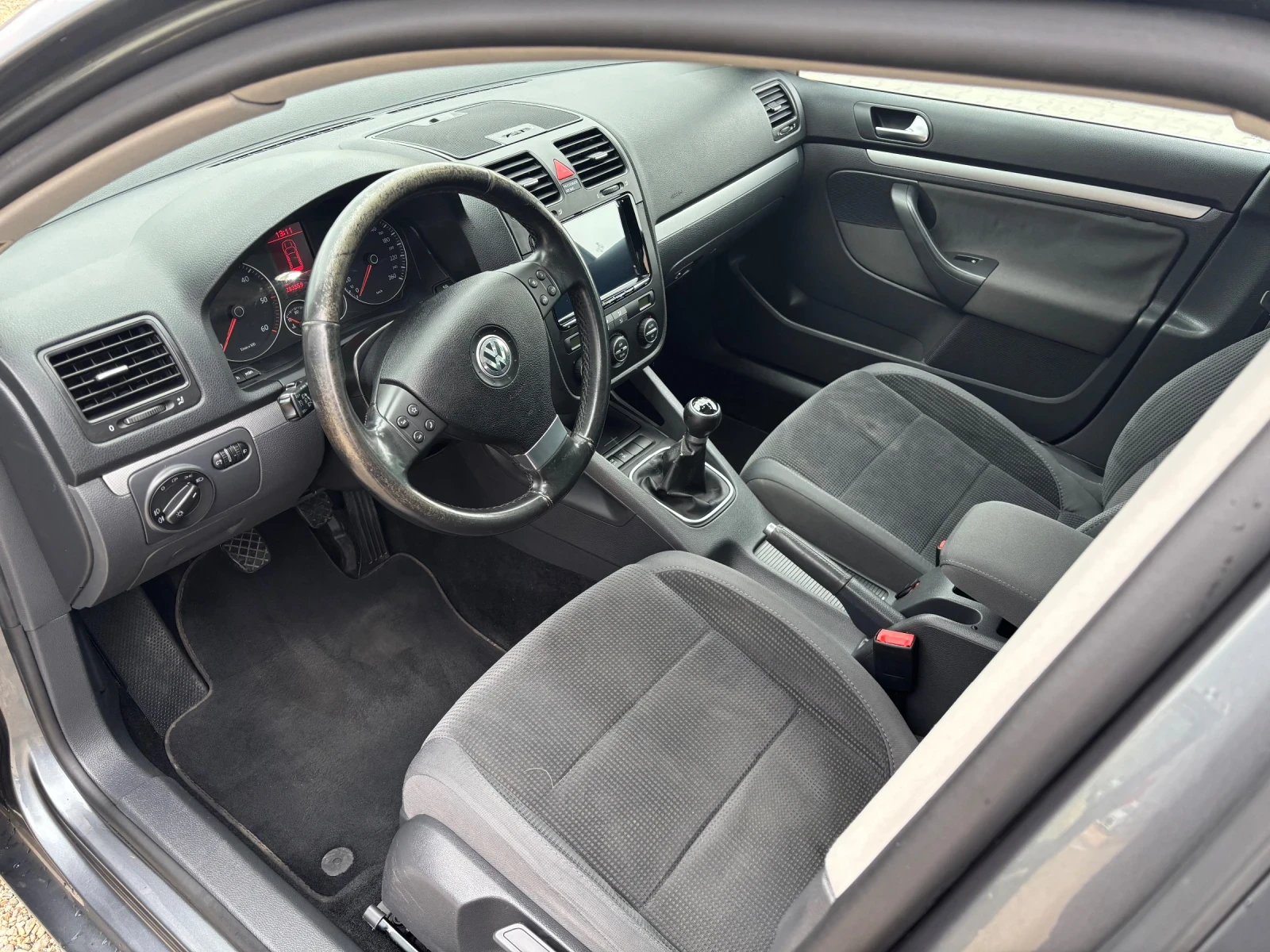 VW Golf V 1.9TDI, снимка 7 - Автомобили и джипове - 53999753