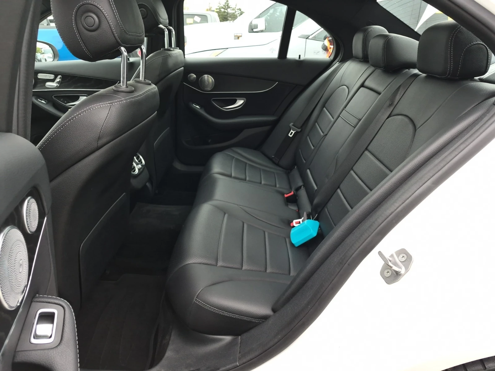 Mercedes-Benz C 300 * * CARFAX * * АВТО КРЕДИТ * * Цена до БГ * * , снимка 7 - Автомобили и джипове - 54585921