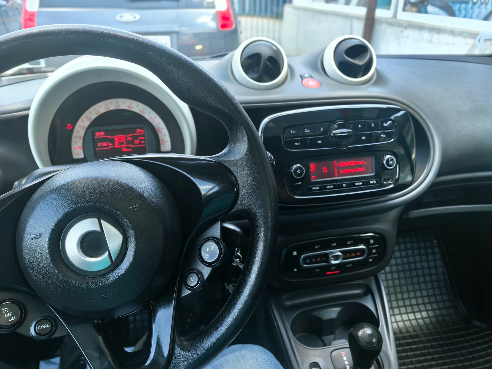 Smart Fortwo Eлектрически, снимка 9 - Автомобили и джипове - 54628422