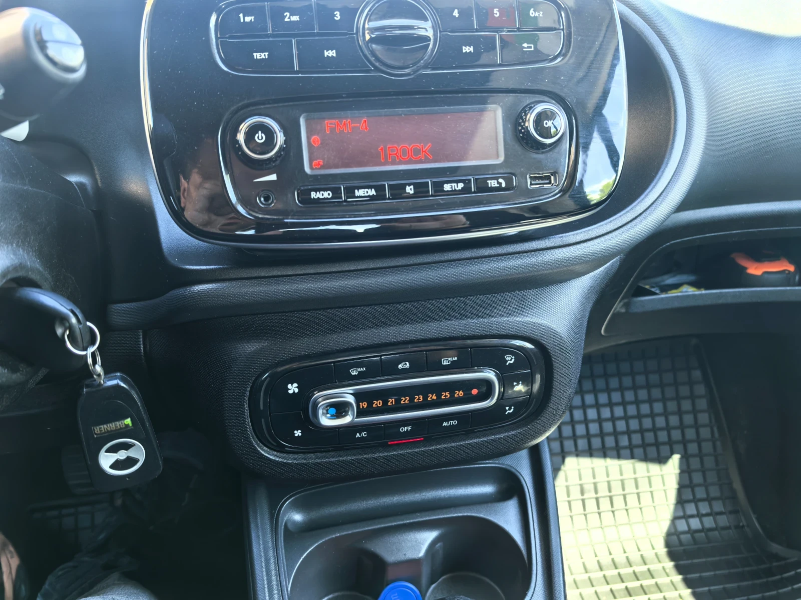 Smart Fortwo Eлектрически EQ, снимка 4 - Автомобили и джипове - 54628422