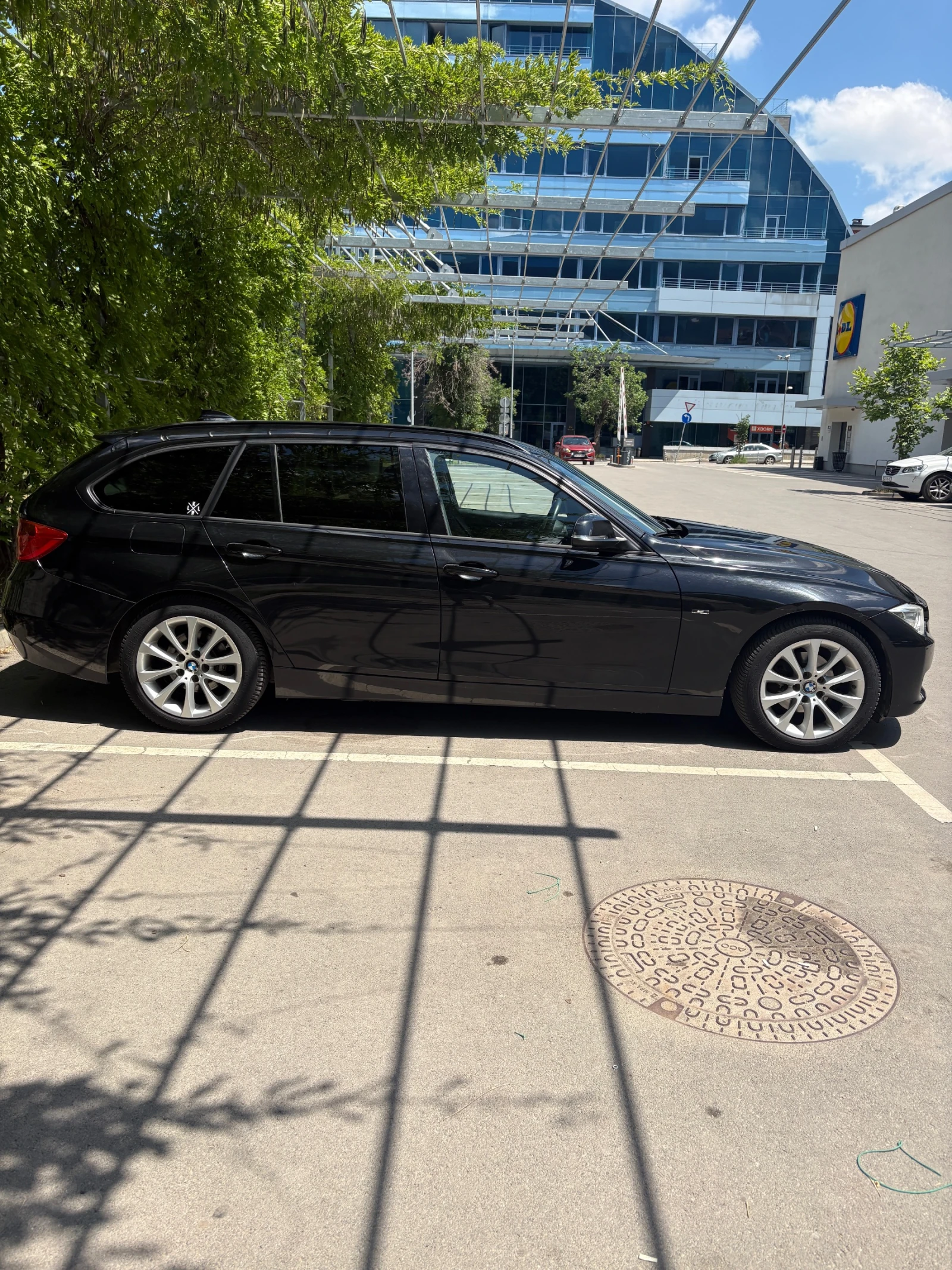 BMW 318 Touring F31 X Drive, снимка 4 - Автомобили и джипове - 54807675
