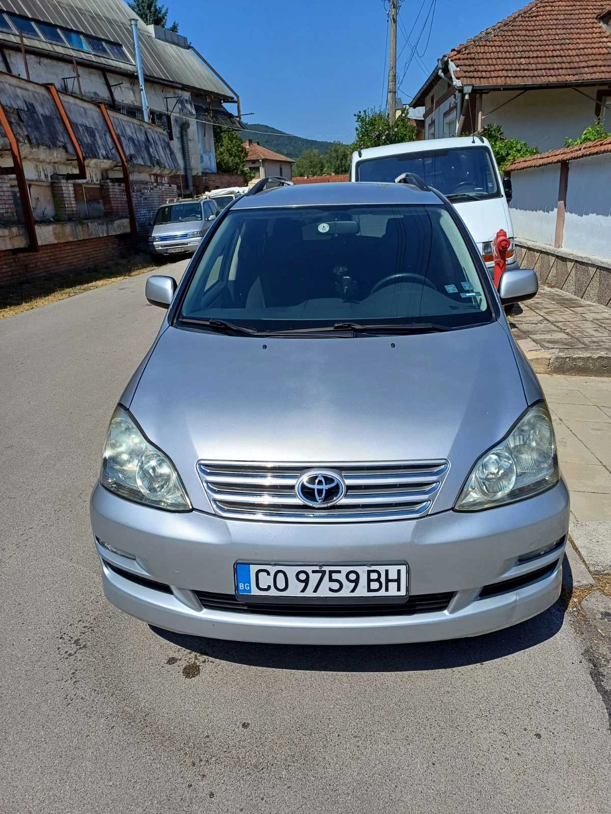 Toyota Avensis verso, снимка 2 - Автомобили и джипове - 55025604