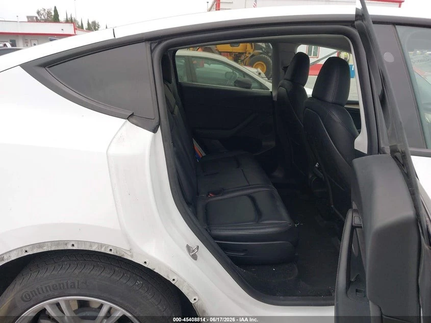 Tesla Model Y * LONG RANGE* DUAL MOTOR ALL-WHE* KEYLESS* Camera*, снимка 8 - Автомобили и джипове - 55375666
