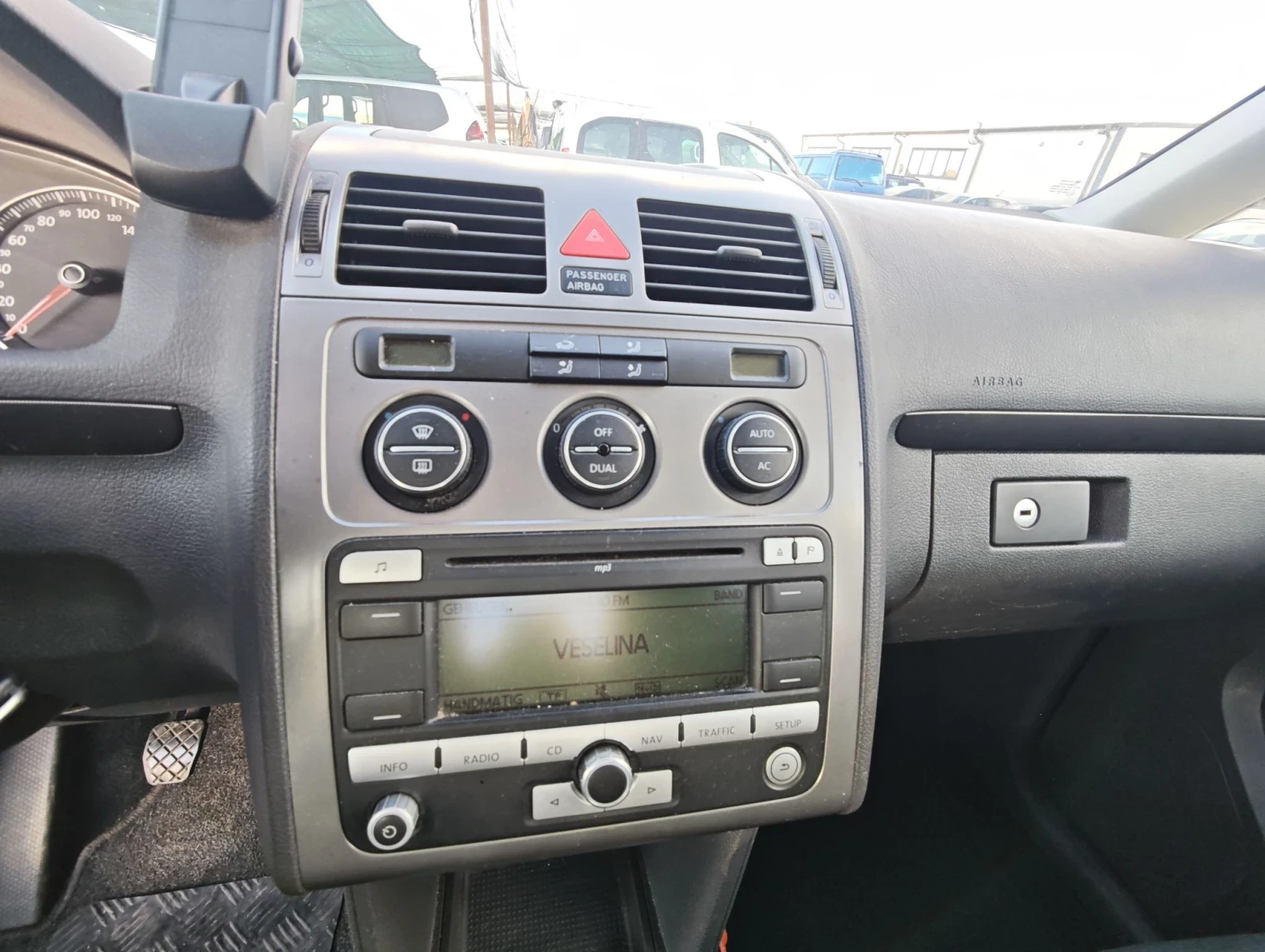 VW Touran, снимка 11 - Автомобили и джипове - 55954606