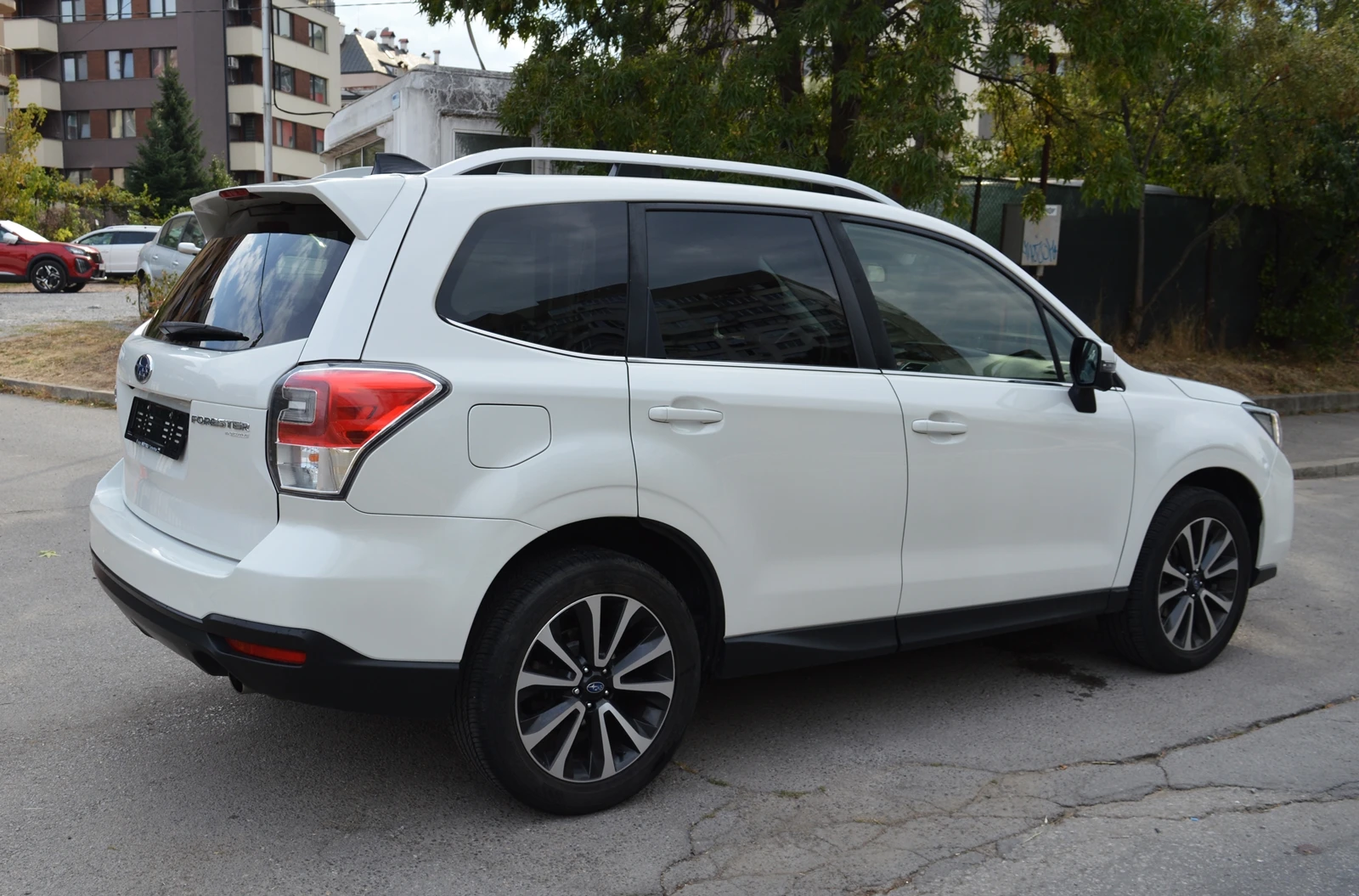 Subaru Forester 2.0i AWD Executiv - EyeSight - FULL - ШВЕЙЦАРИЯ , снимка 4 - Автомобили и джипове - 56165635