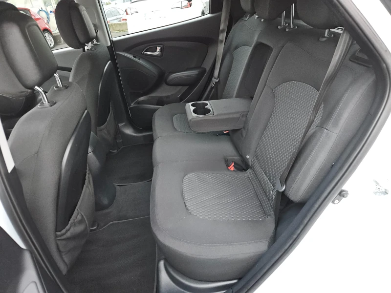 Hyundai IX35 2.0CRDI/BLACK FRIDAY/116k.c/6ск/БЛУТУТ/EURO 5/ТОП, снимка 16 - Автомобили и джипове - 52668632