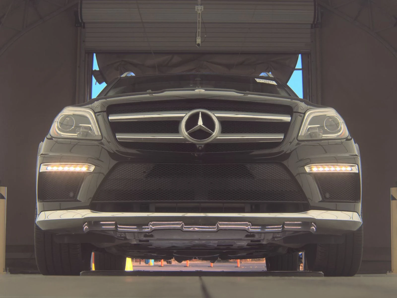 Mercedes-Benz GL 550 4MATIC* HARMAN* MASSAGES* PANO* OBDUH*  - изображение 3