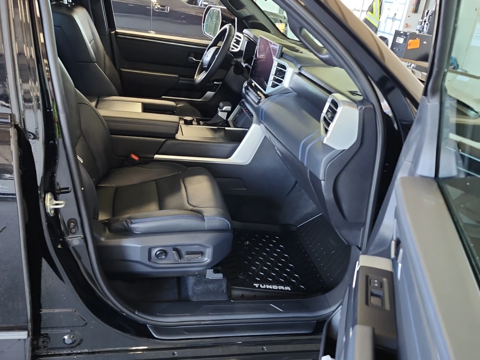 Toyota Tundra  4WD Platinum CrewMax, снимка 13 - Автомобили и джипове - 54477045