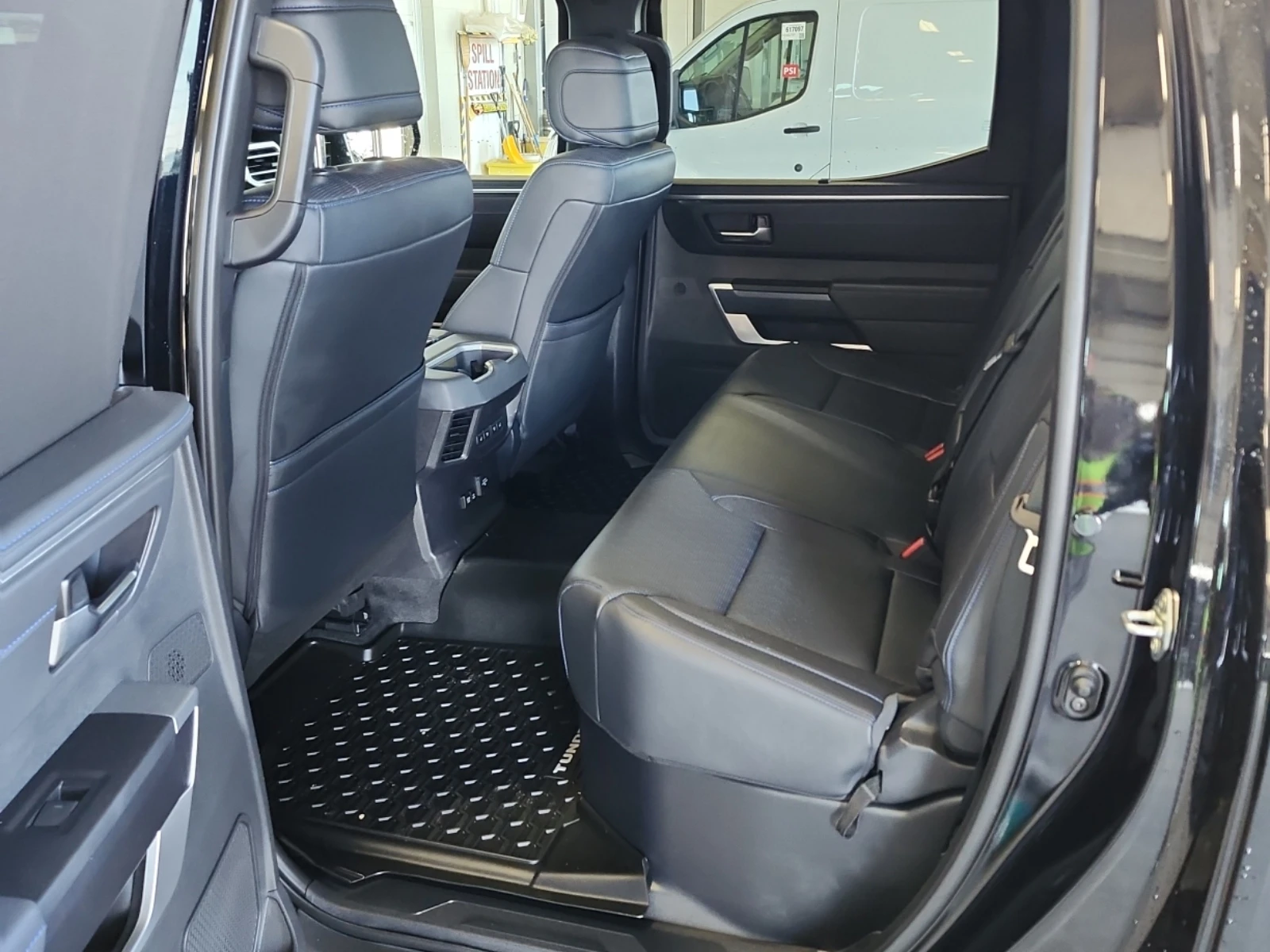 Toyota Tundra  4WD Platinum CrewMax, снимка 16 - Автомобили и джипове - 54477045