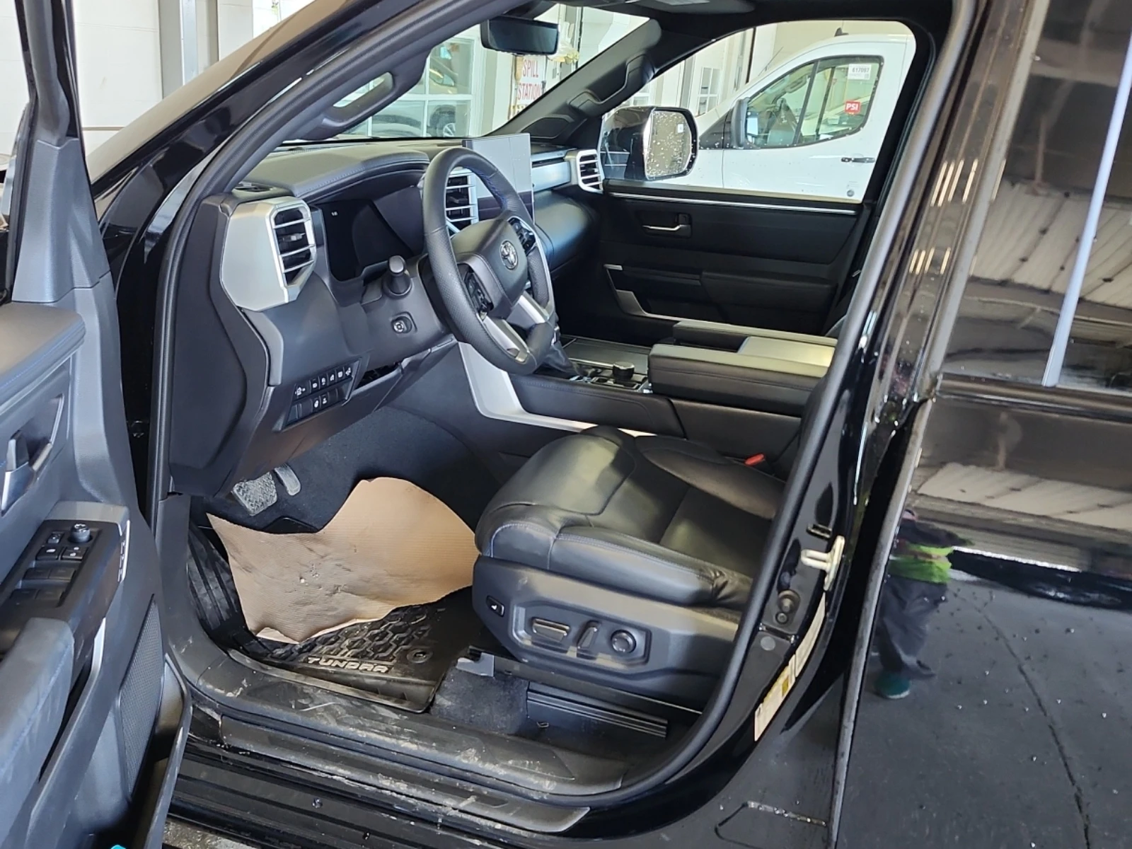 Toyota Tundra  4WD Platinum CrewMax, снимка 11 - Автомобили и джипове - 54477045