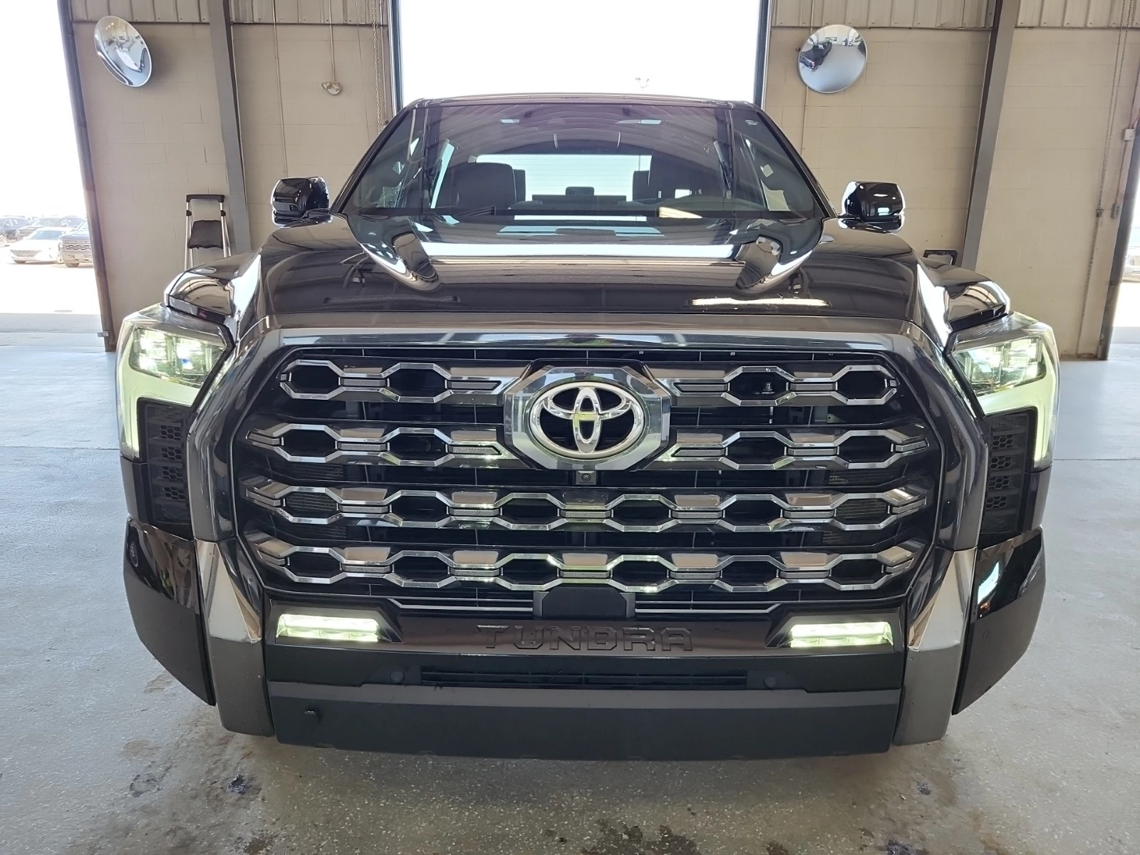 Toyota Tundra  4WD Platinum CrewMax, снимка 4 - Автомобили и джипове - 54477045