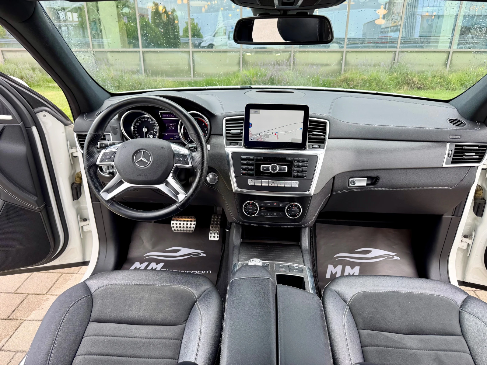 Mercedes-Benz ML 350 AMG-ПАНОРАМА-КАМЕРА-ПОДГРЕВ-DISTRONIC-360-КАМЕРИ-, снимка 11 - Автомобили и джипове - 55281824