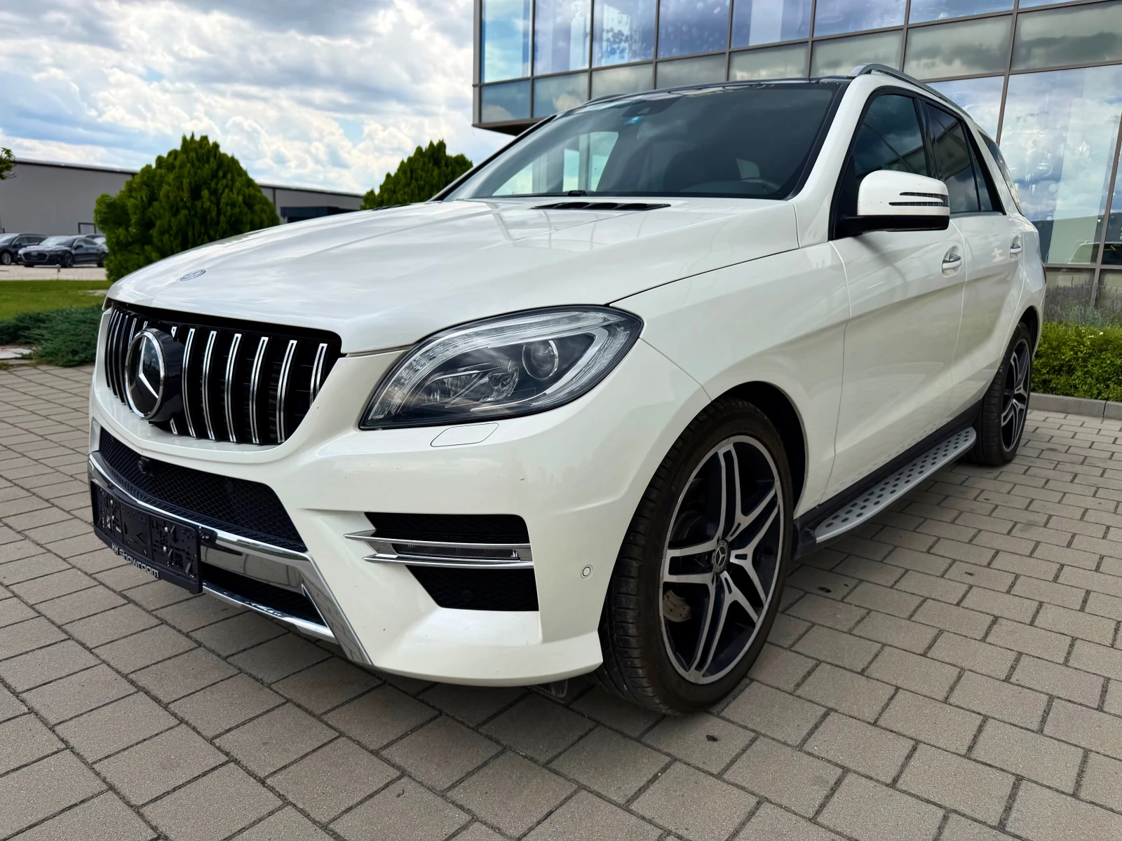 Mercedes-Benz ML 350 AMG-ПАНОРАМА-КАМЕРА-ПОДГРЕВ-DISTRONIC-360-КАМЕРИ-