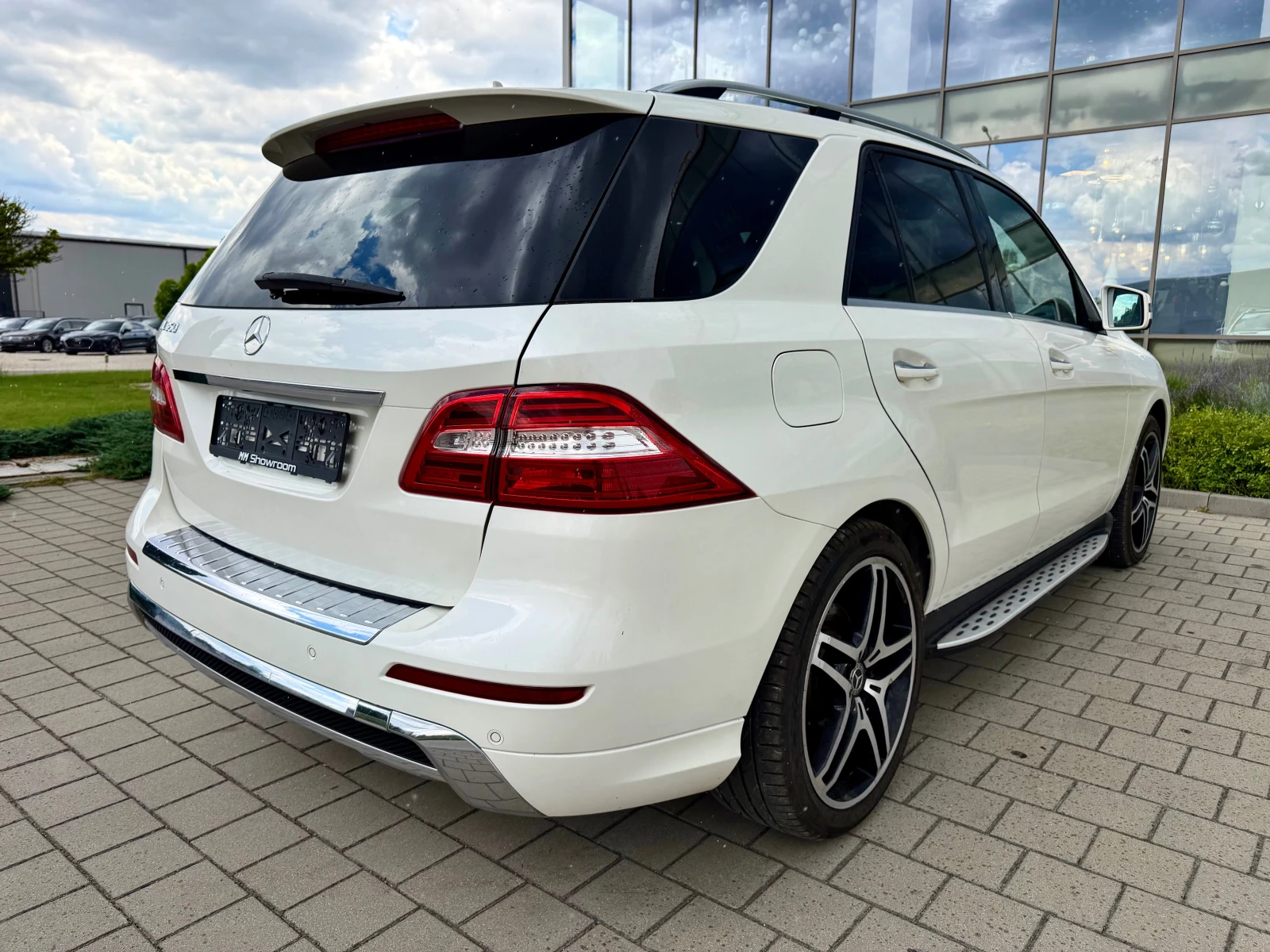 Mercedes-Benz ML 350 AMG-ПАНОРАМА-КАМЕРА-ПОДГРЕВ-DISTRONIC-360-КАМЕРИ-, снимка 5 - Автомобили и джипове - 55281824