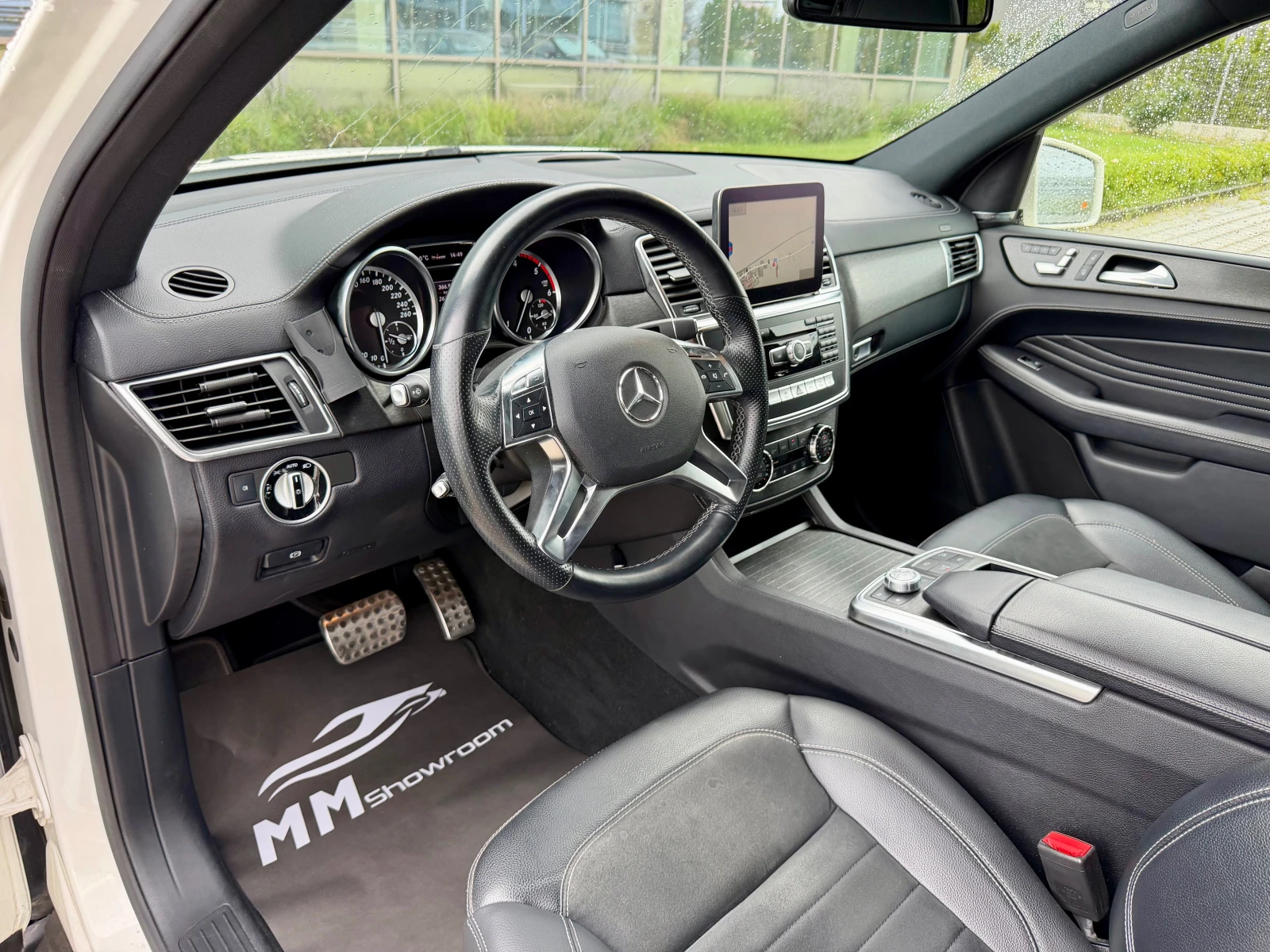 Mercedes-Benz ML 350 AMG-ПАНОРАМА-КАМЕРА-ПОДГРЕВ-DISTRONIC-360-КАМЕРИ-, снимка 9 - Автомобили и джипове - 55281824