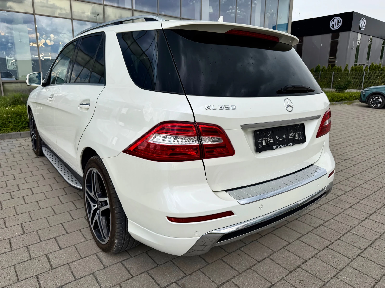 Mercedes-Benz ML 350 AMG-ПАНОРАМА-КАМЕРА-ПОДГРЕВ-DISTRONIC-360-КАМЕРИ-, снимка 7 - Автомобили и джипове - 55281824