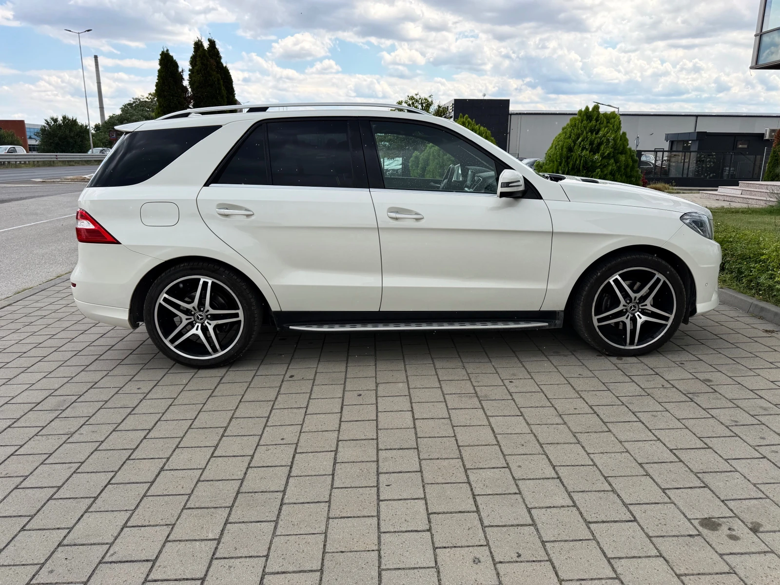 Mercedes-Benz ML 350 AMG-ПАНОРАМА-КАМЕРА-ПОДГРЕВ-DISTRONIC-360-КАМЕРИ-, снимка 4 - Автомобили и джипове - 55281824