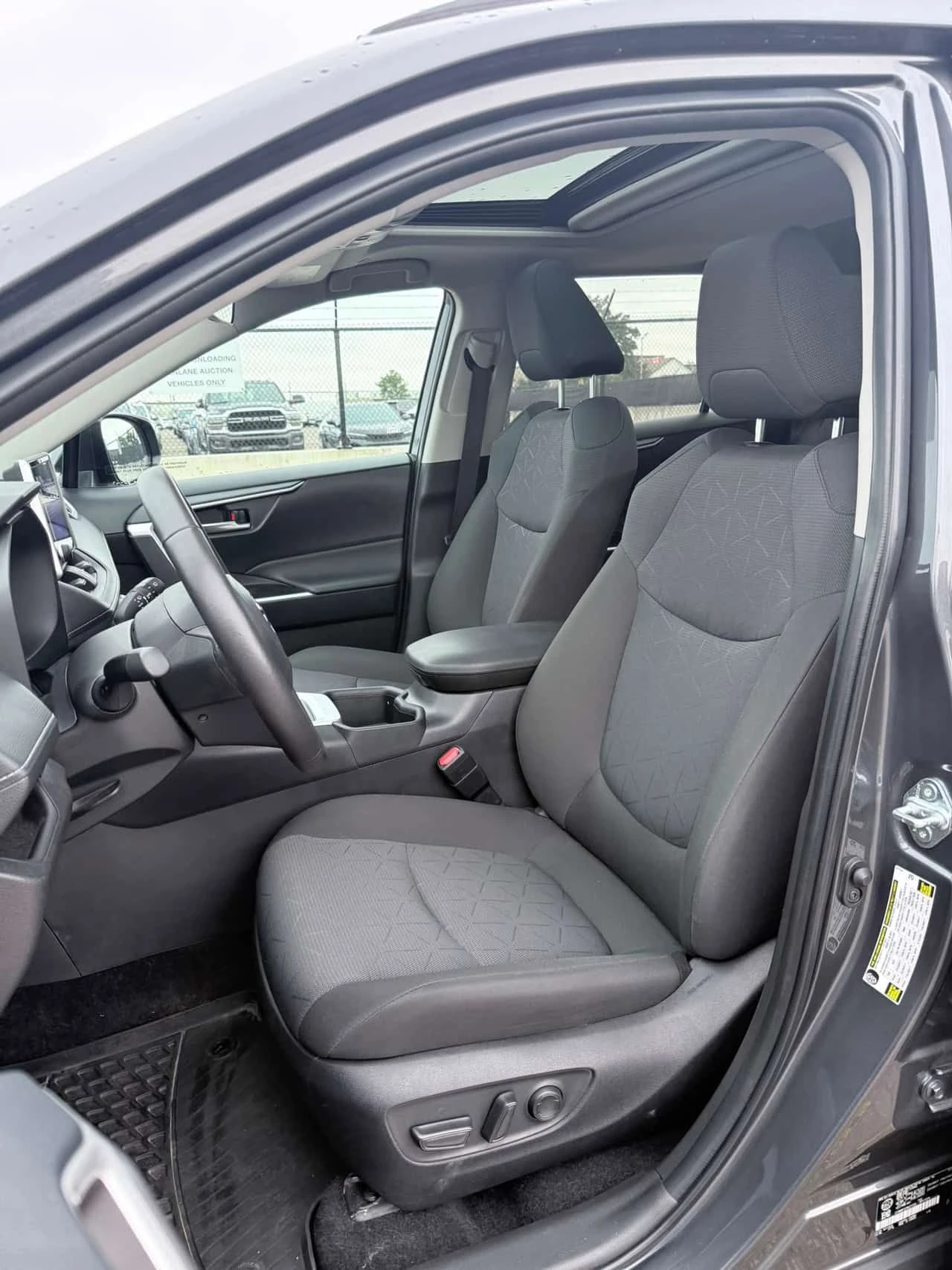 Toyota Rav4 Hybrid XLE / CARFAX / ОТ ПРЕДСТАВИТЕЛСТВО , снимка 5 - Автомобили и джипове - 55555332