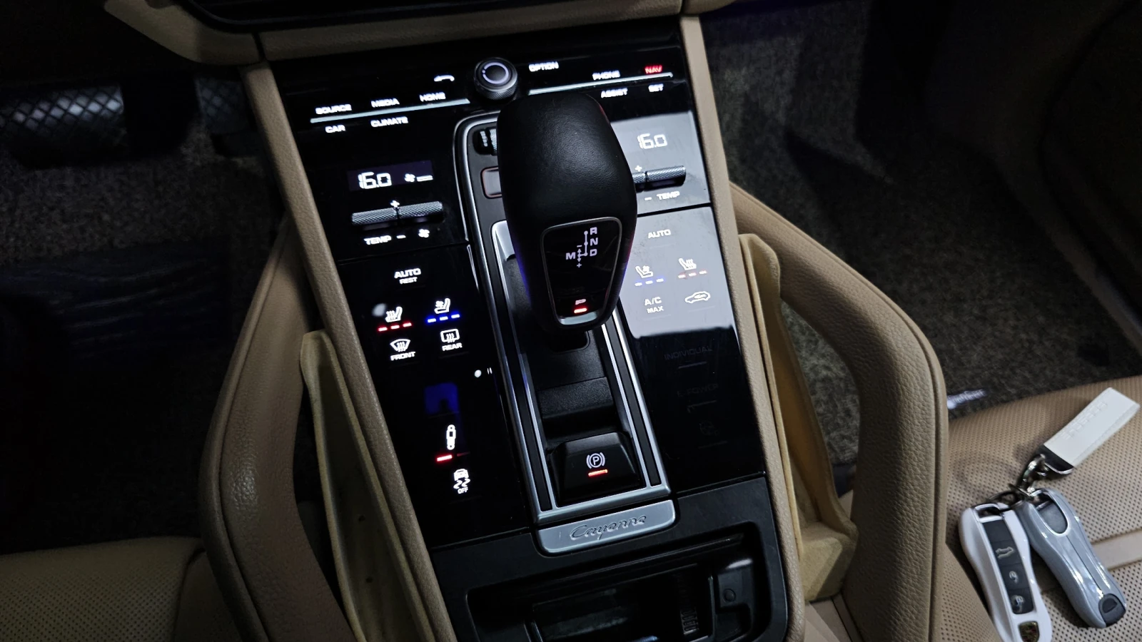 Porsche Cayenne 360* ЕЛ. БАГАЖНИК* ПОДГРЕВ ВОЛАН* ЛЮК* КРАЙНА ЦЕНА, снимка 9 - Автомобили и джипове - 55839258