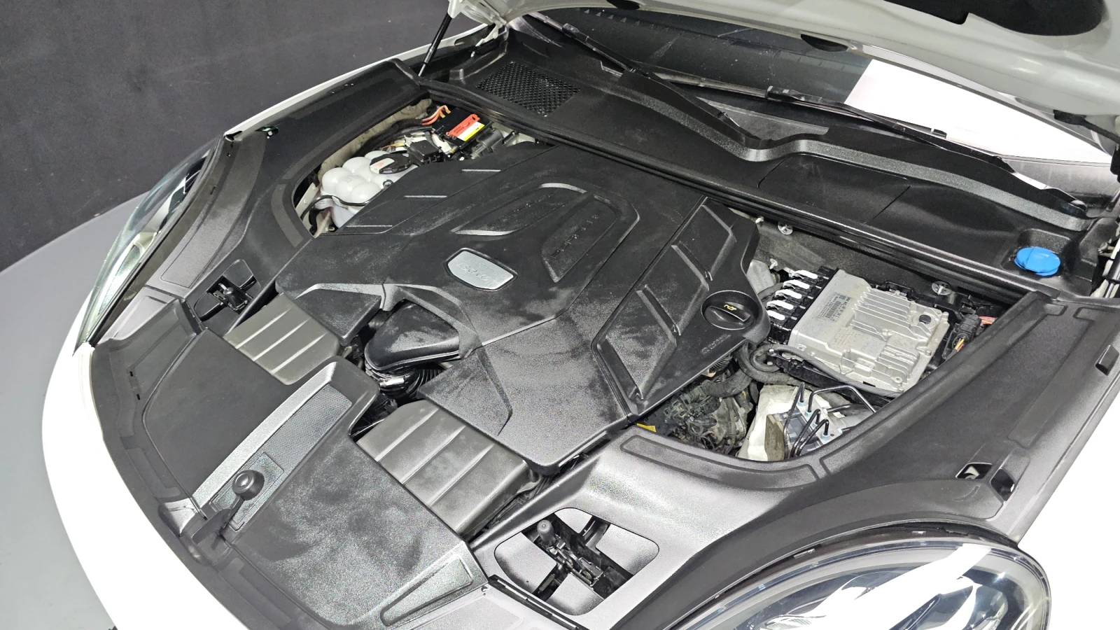 Porsche Cayenne 360* ЕЛ. БАГАЖНИК* ПОДГРЕВ ВОЛАН* ЛЮК* КРАЙНА ЦЕНА, снимка 6 - Автомобили и джипове - 55839258