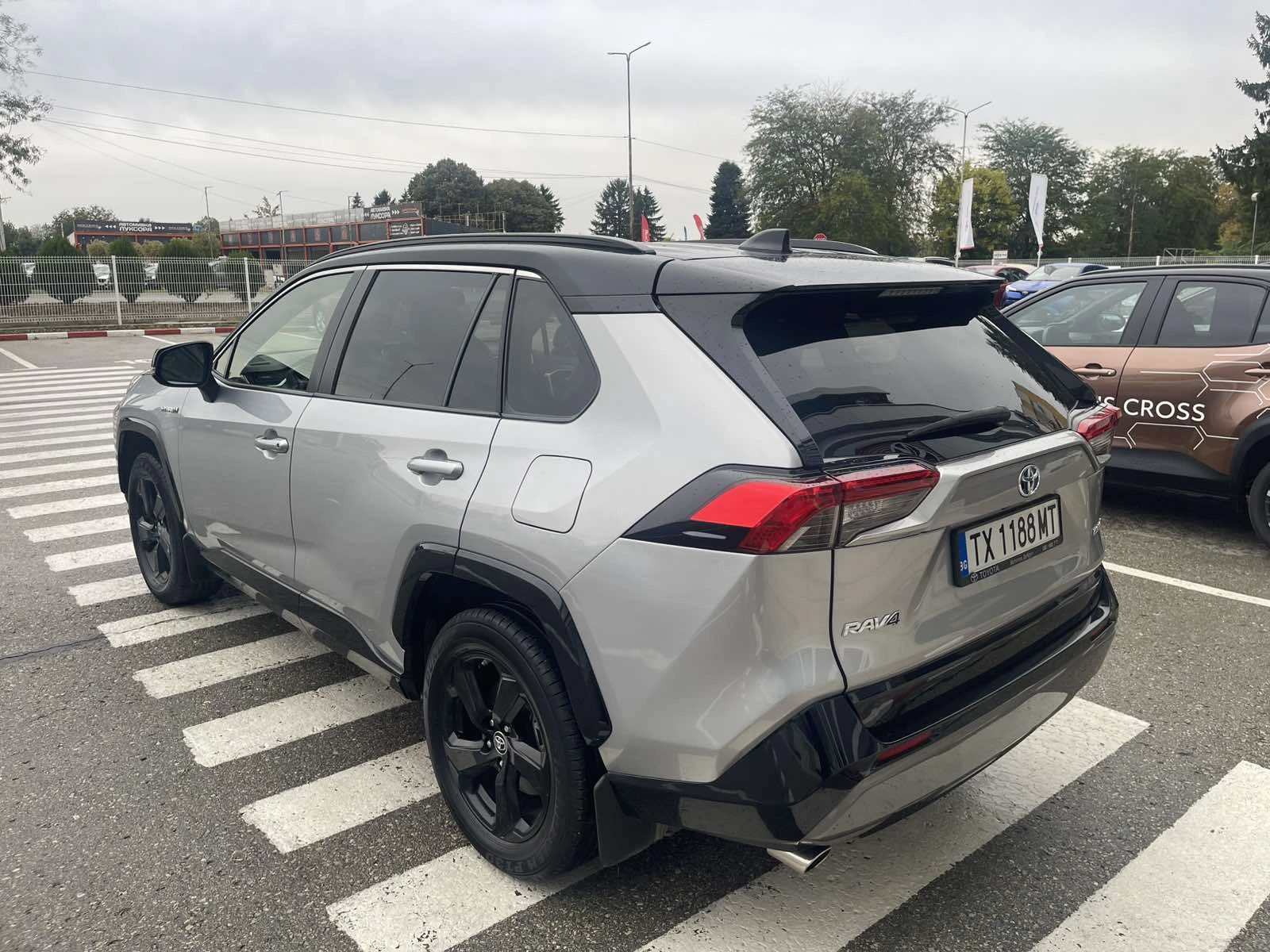Toyota Rav4 2.5 HYBRID, снимка 4 - Автомобили и джипове - 56265845