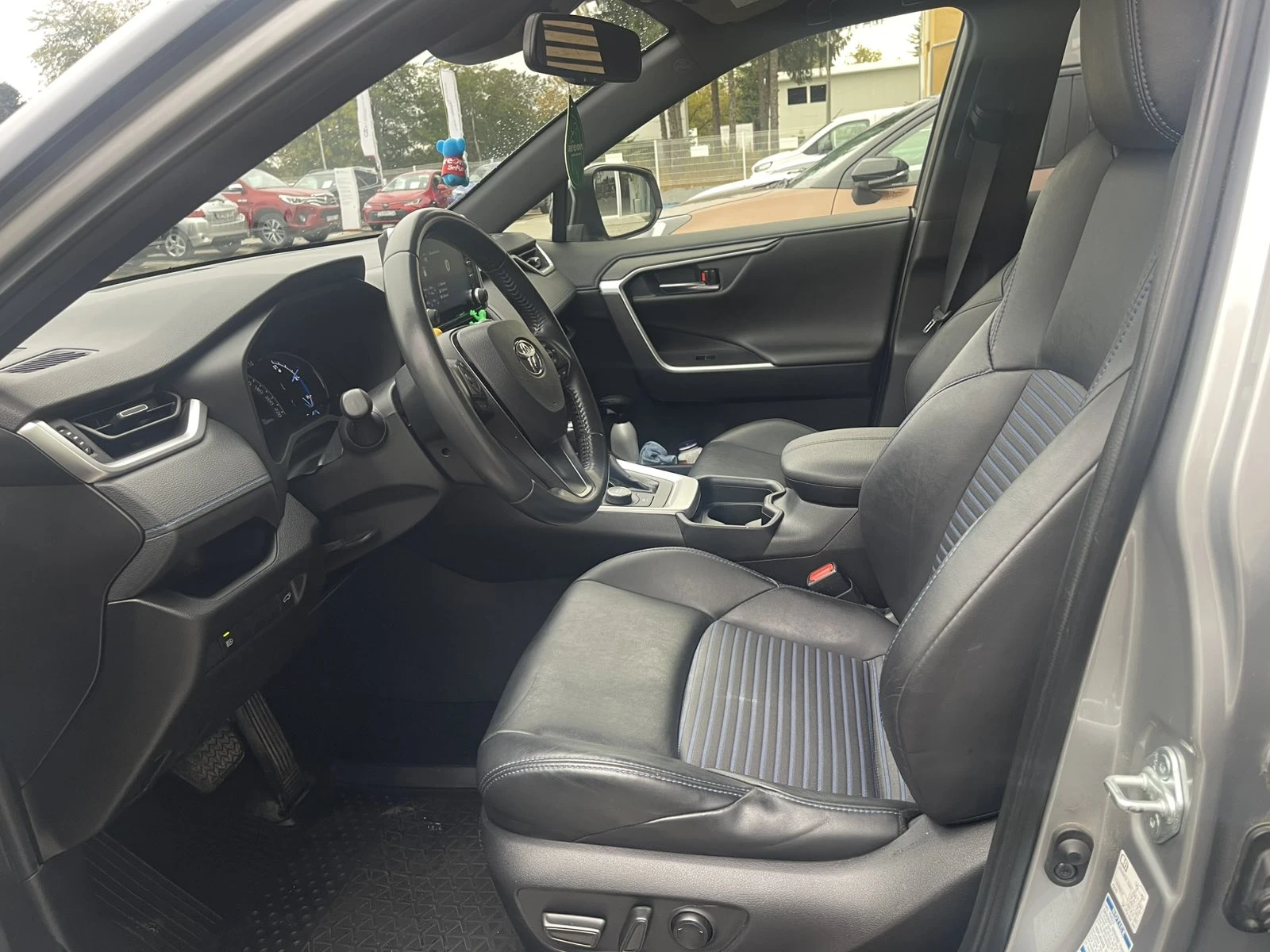 Toyota Rav4 2.5 HYBRID, снимка 7 - Автомобили и джипове - 56265845