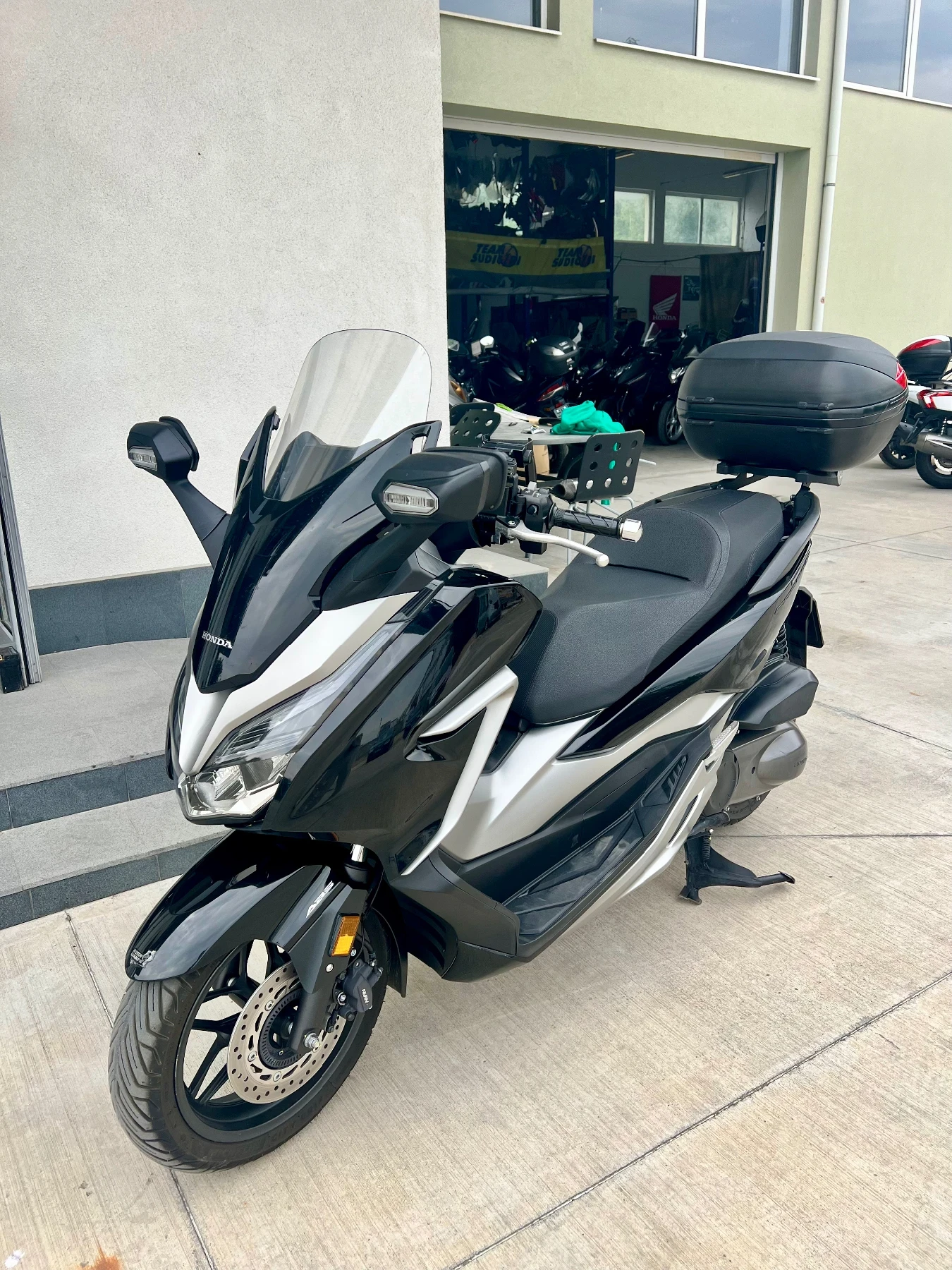 Honda Forza 300 i