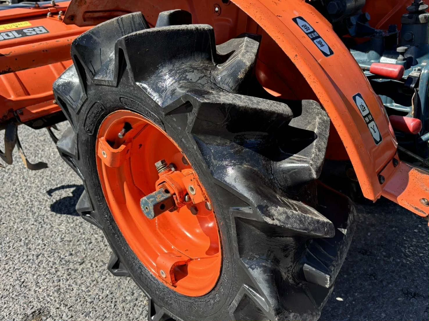 Трактор Kubota B6001DT, снимка 4 - Селскостопанска техника - 54118500