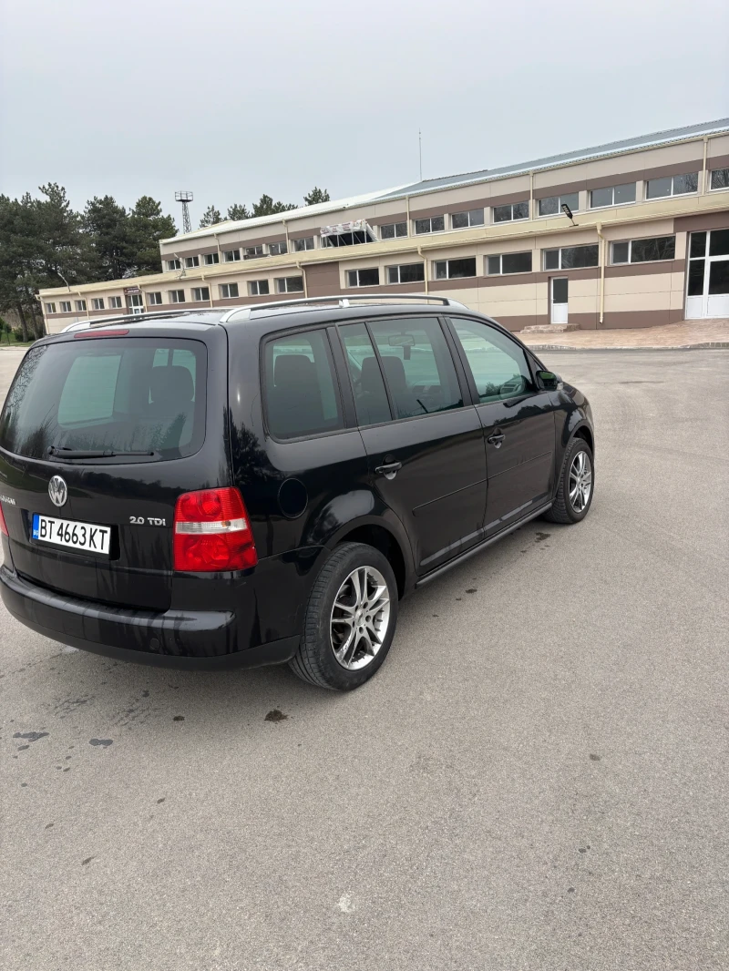 VW Touran 2.0TDI, снимка 5 - Автомобили и джипове - 49607102