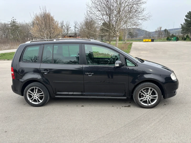 VW Touran 2.0TDI, снимка 4 - Автомобили и джипове - 49607102