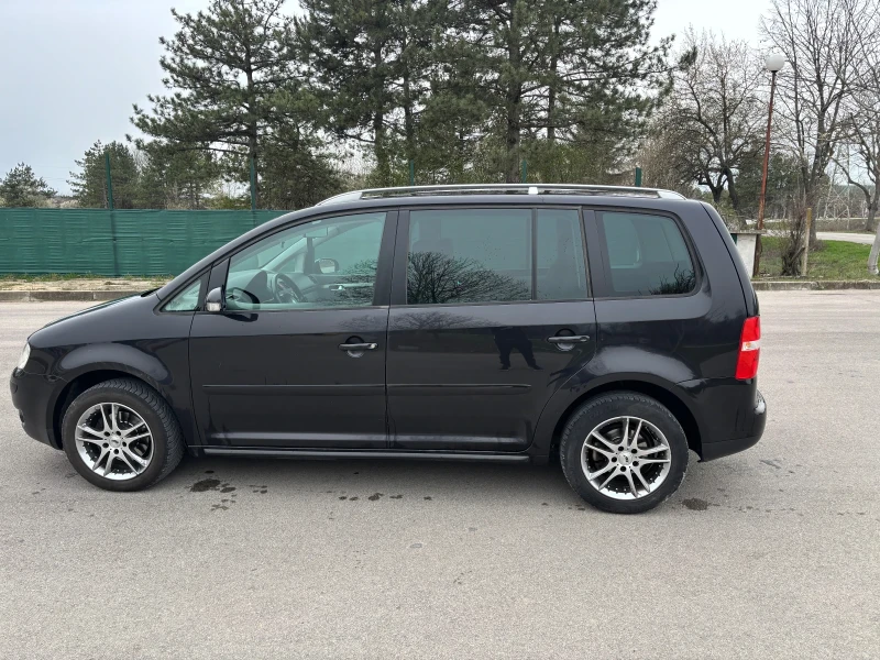 VW Touran 2.0TDI, снимка 8 - Автомобили и джипове - 49607102