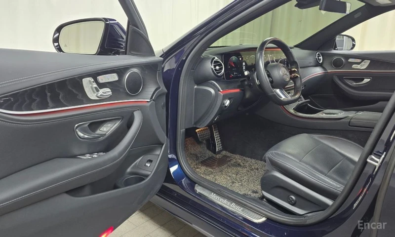 Mercedes-Benz E 220, снимка 11 - Автомобили и джипове - 53164054