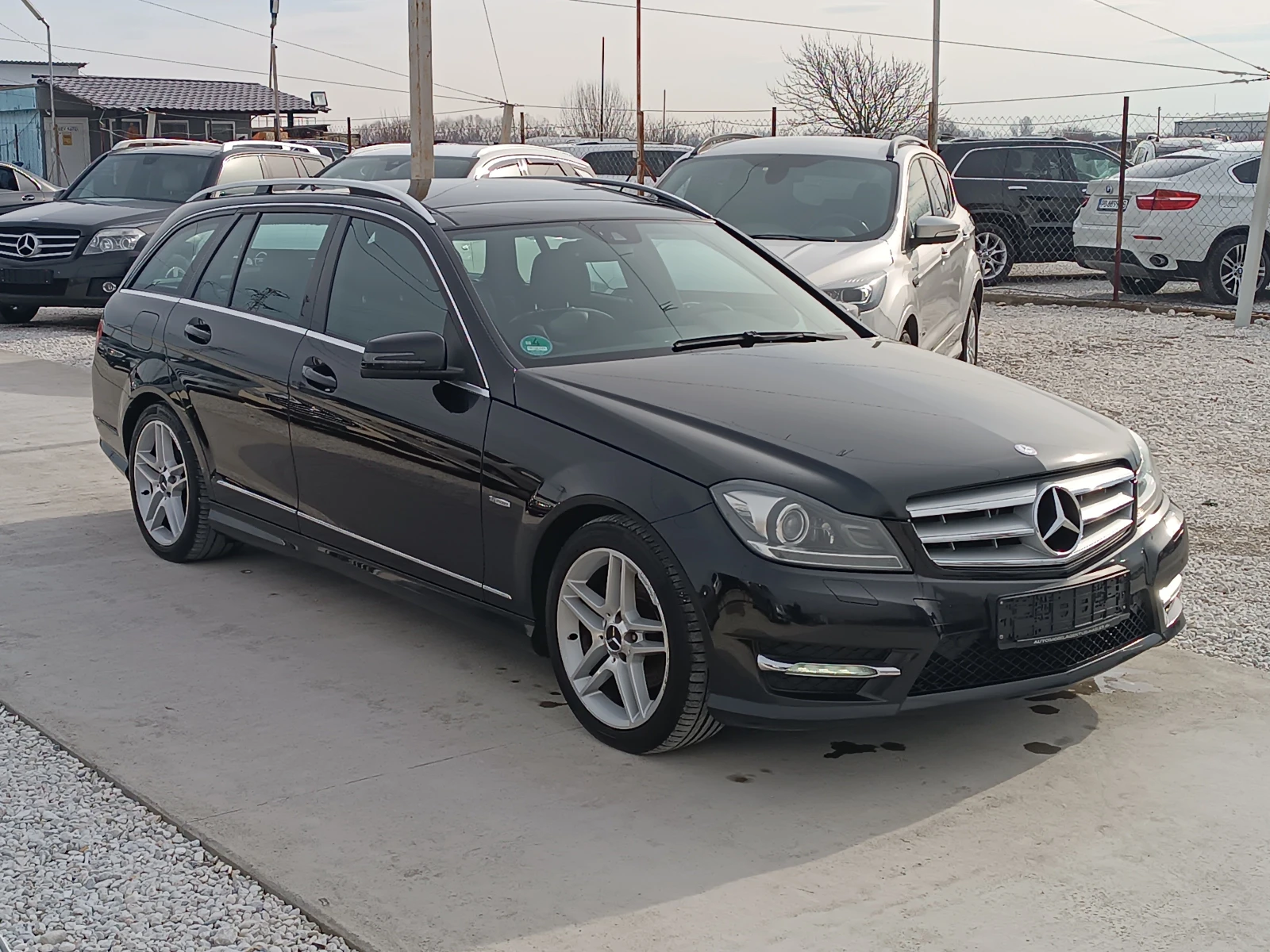 Mercedes-Benz C 250  * * AMG* * * FULL* * * LED/NAVI/PANORAMA - изображение 3