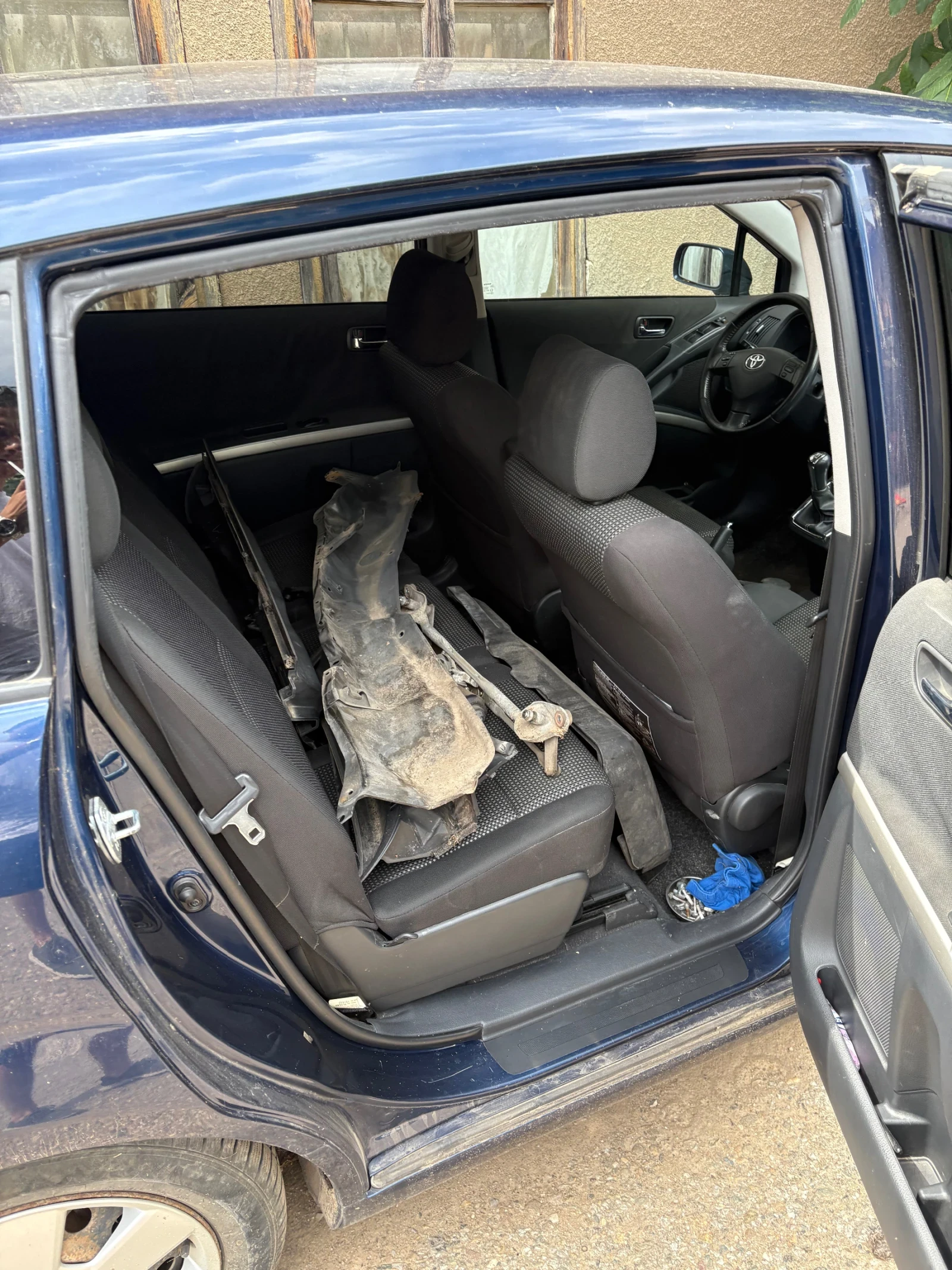 Toyota Corolla verso 2.2d D-CAT - изображение 9