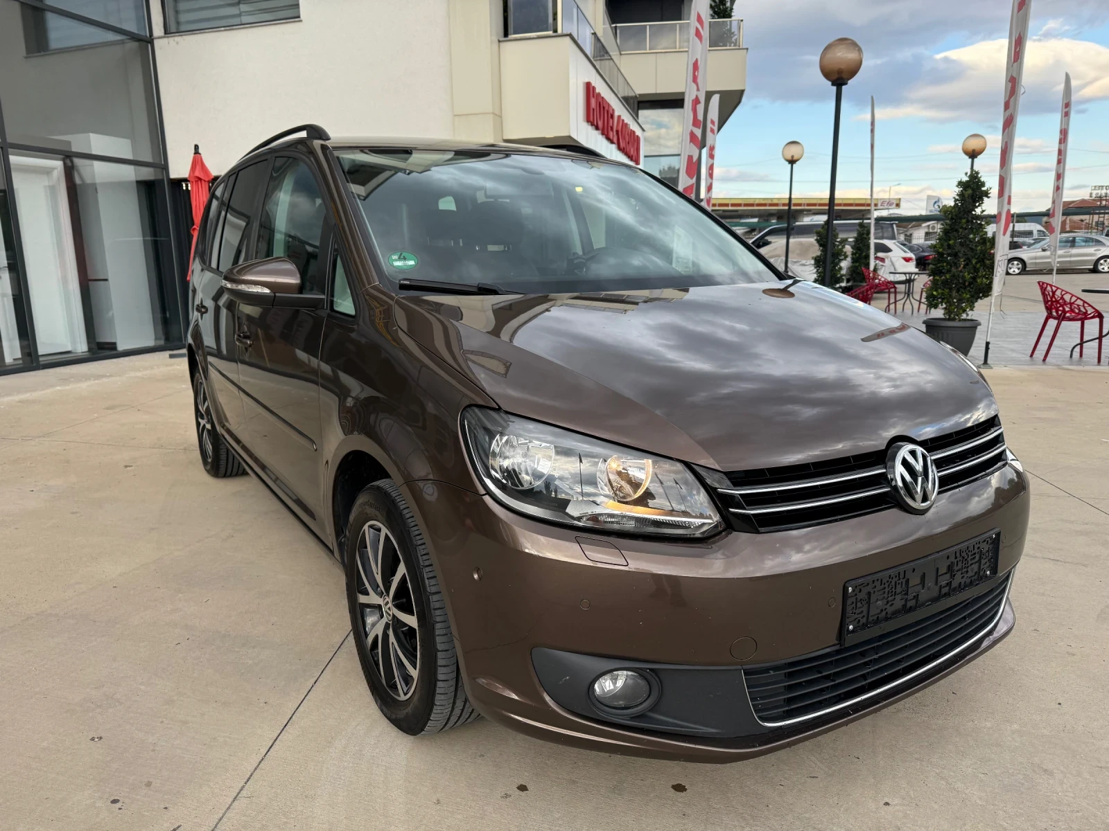 VW Touran МЕТАН/ПОДГРЕВ/Асистент за паркиране/Темпомат - изображение 8