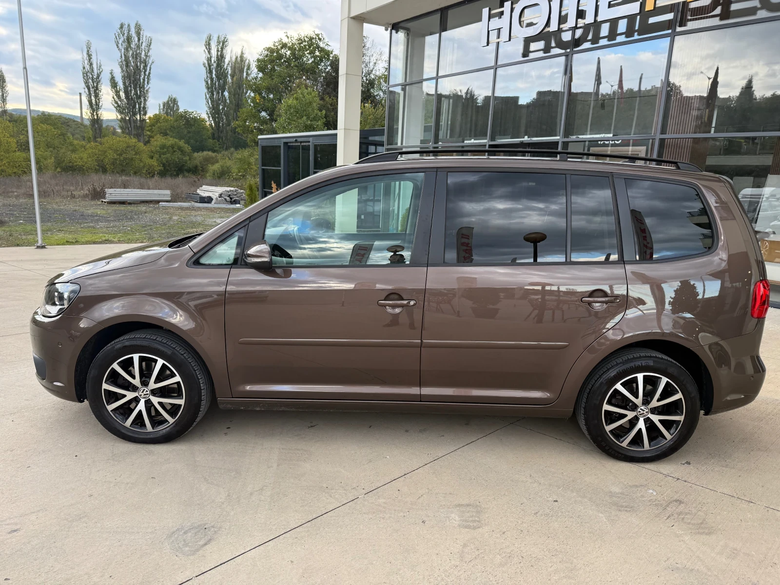 VW Touran МЕТАН/ПОДГРЕВ/Асистент за паркиране/Темпомат - изображение 3
