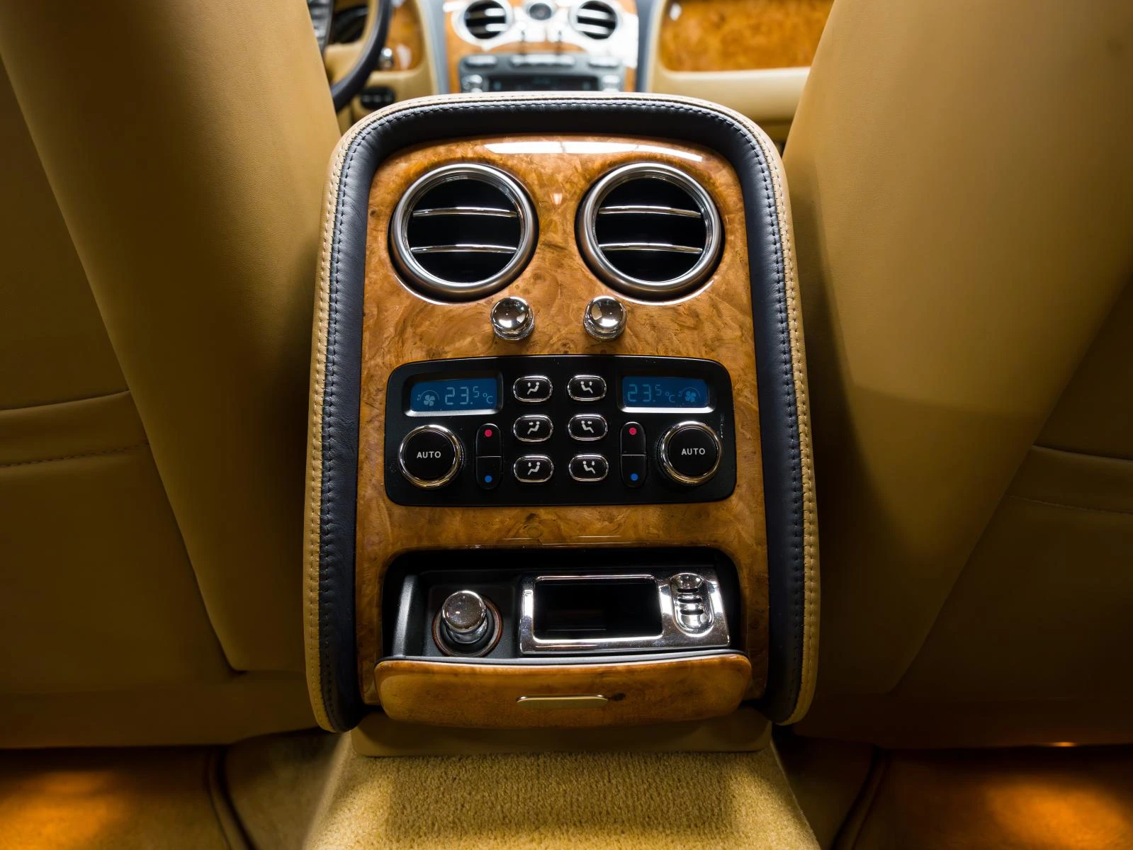 Bentley Continental W12* FLYING SPUR* KEYLESS* ПОДГРЕВ* ПАНО* MEMORY* , снимка 15 - Автомобили и джипове - 53869051