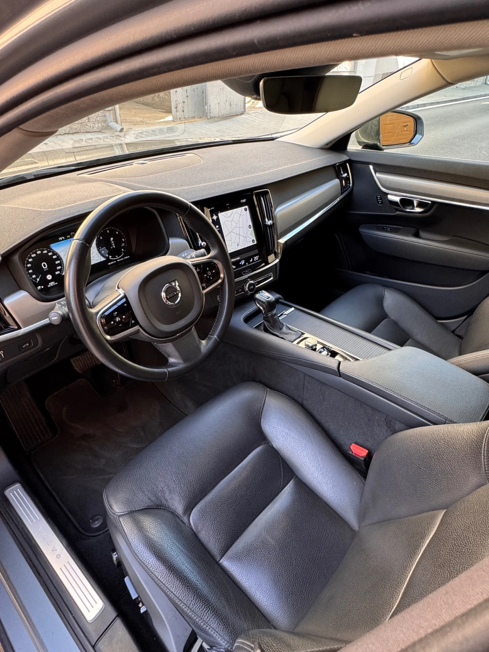 Volvo S90 D5 AWD 235 к.с., снимка 8 - Автомобили и джипове - 54323973