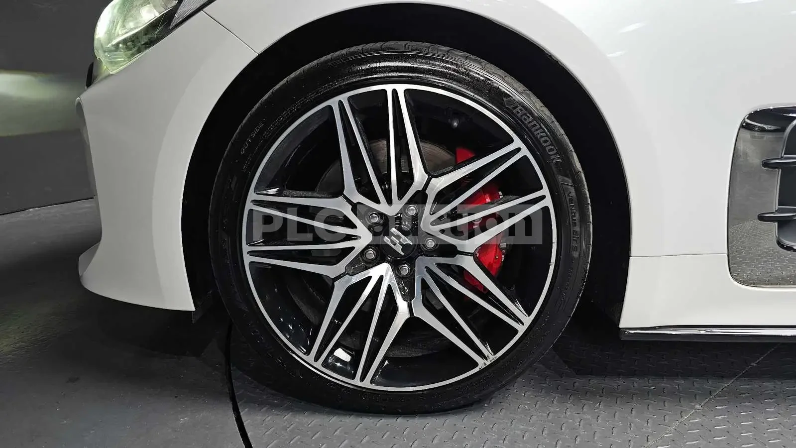 Kia Stinger 3.3 AWD | 360CAM| HUD| ОБДУХ| вкл.ТЕХНОТЕСТ, снимка 17 - Автомобили и джипове - 54554208