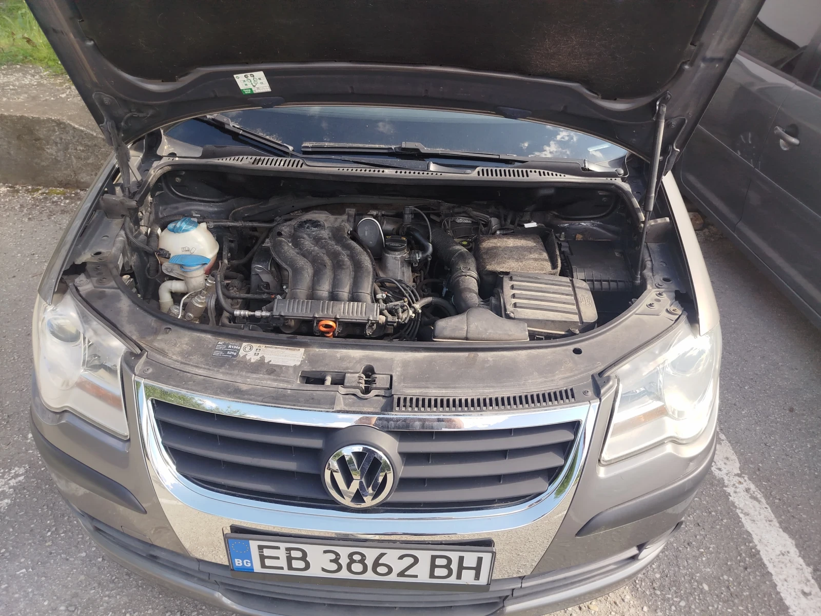 VW Touran 2.0 бензин/газ, снимка 7 - Автомобили и джипове - 54720044