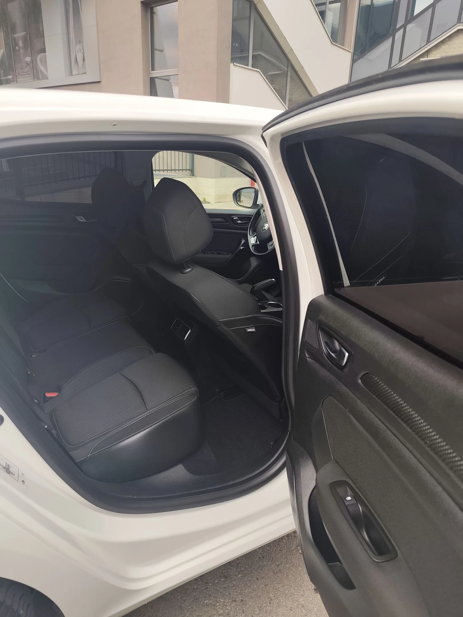 Renault Megane 1.5 DCI 110 УНИКАЛЕН, НОВ!!!!, снимка 16 - Автомобили и джипове - 54887751