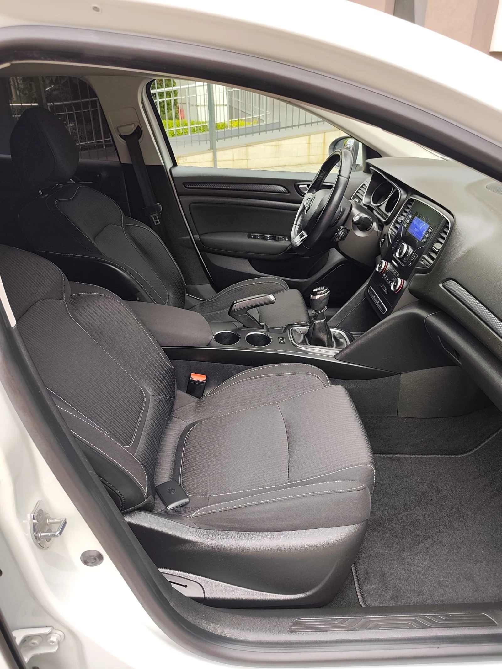 Renault Megane 1.5 DCI 110 УНИКАЛЕН, НОВ!!!!, снимка 11 - Автомобили и джипове - 54887751