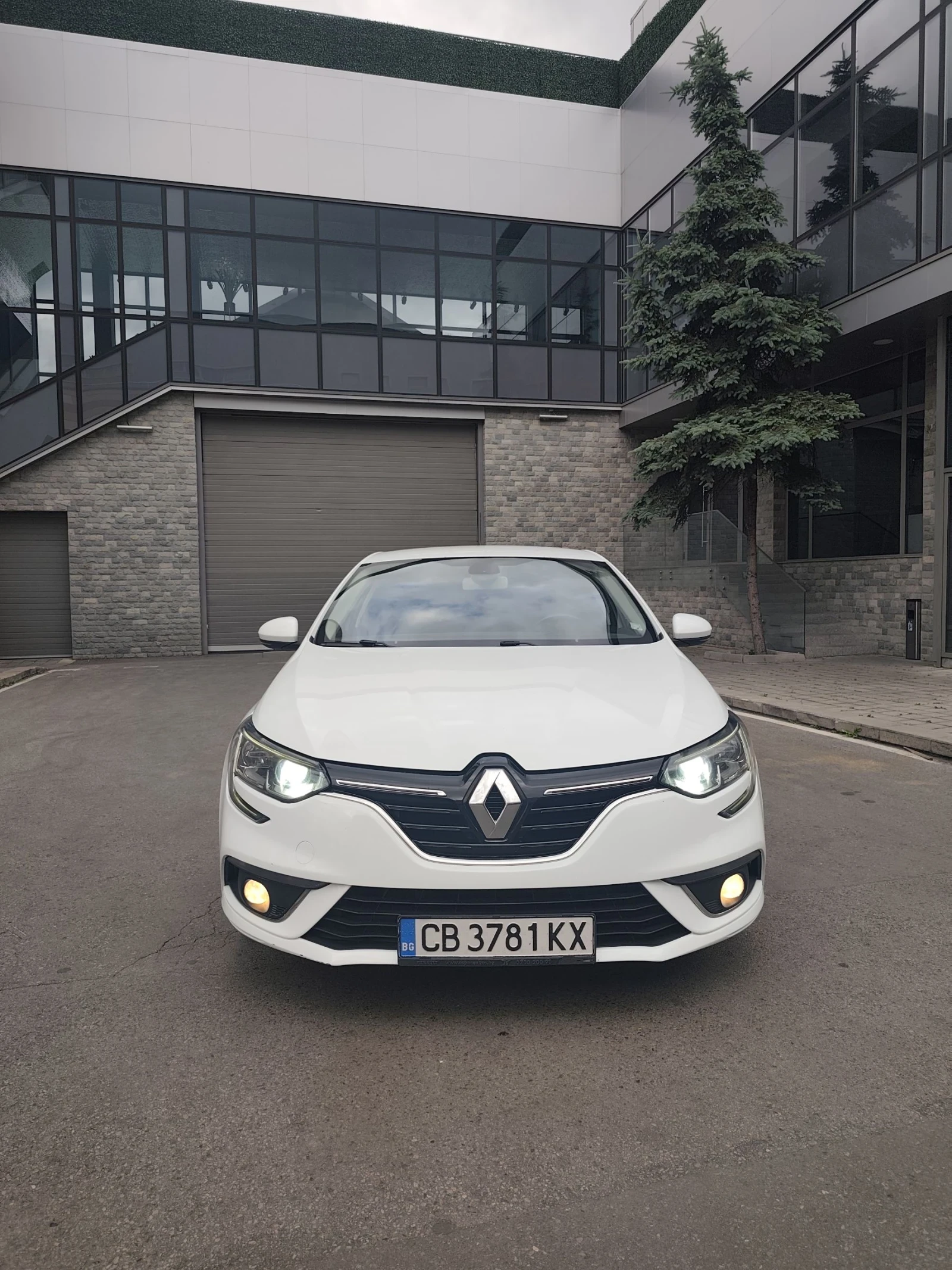 Renault Megane 1.5 DCI 110 УНИКАЛЕН, НОВ!!!!, снимка 5 - Автомобили и джипове - 54887751