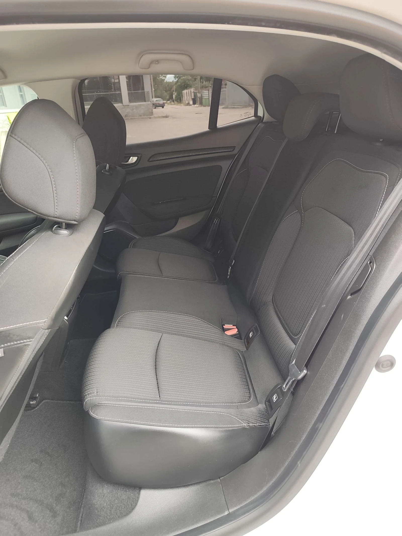 Renault Megane 1.5 DCI 110 УНИКАЛЕН, НОВ!!!!, снимка 14 - Автомобили и джипове - 54887751